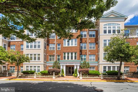 Photo of 440 Belmont Bay Drive #404, WOODBRIDGE, VA 22191 (MLS # VAPW2119558)