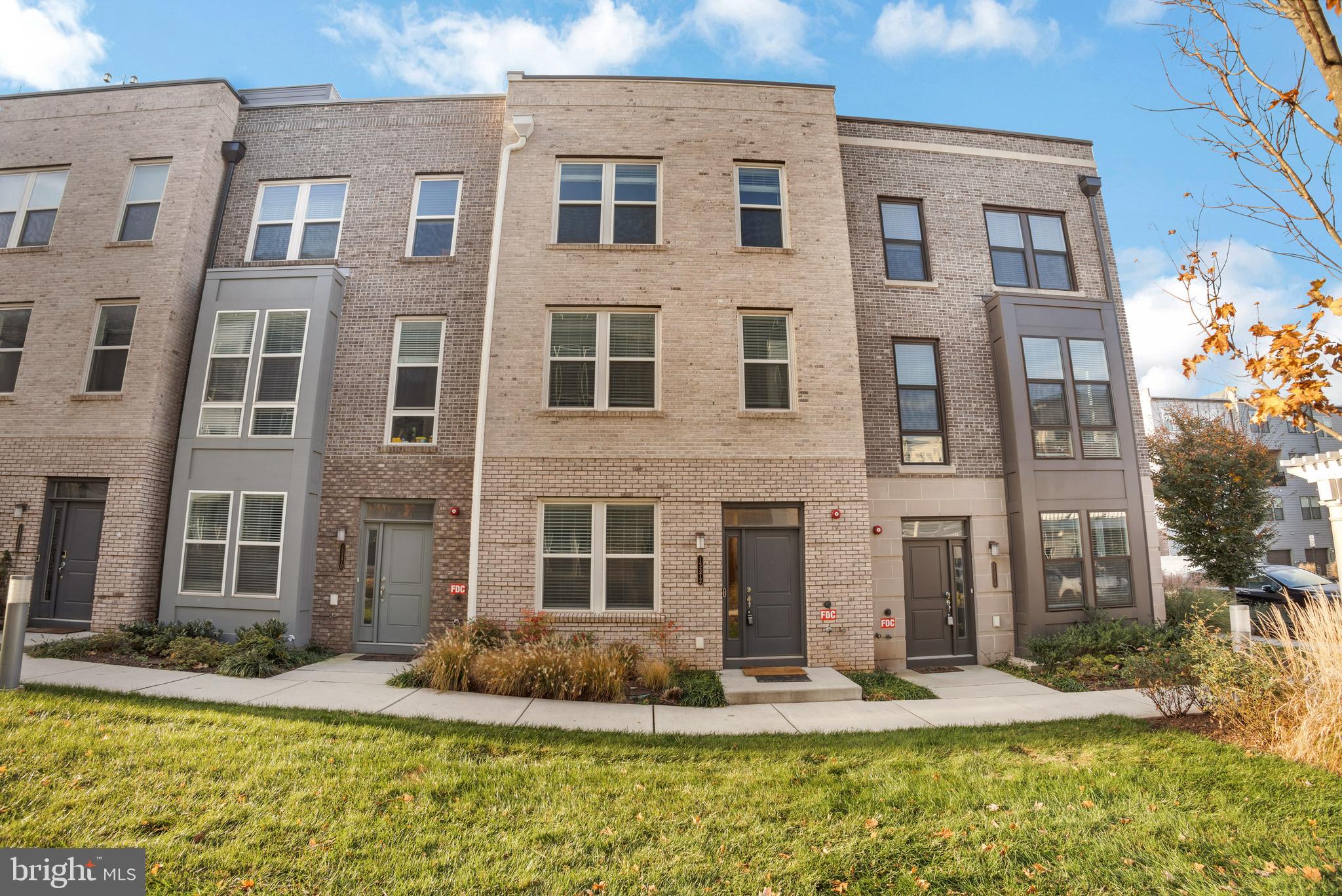 METROPARK AT ARROWBROOK - Residential Lease