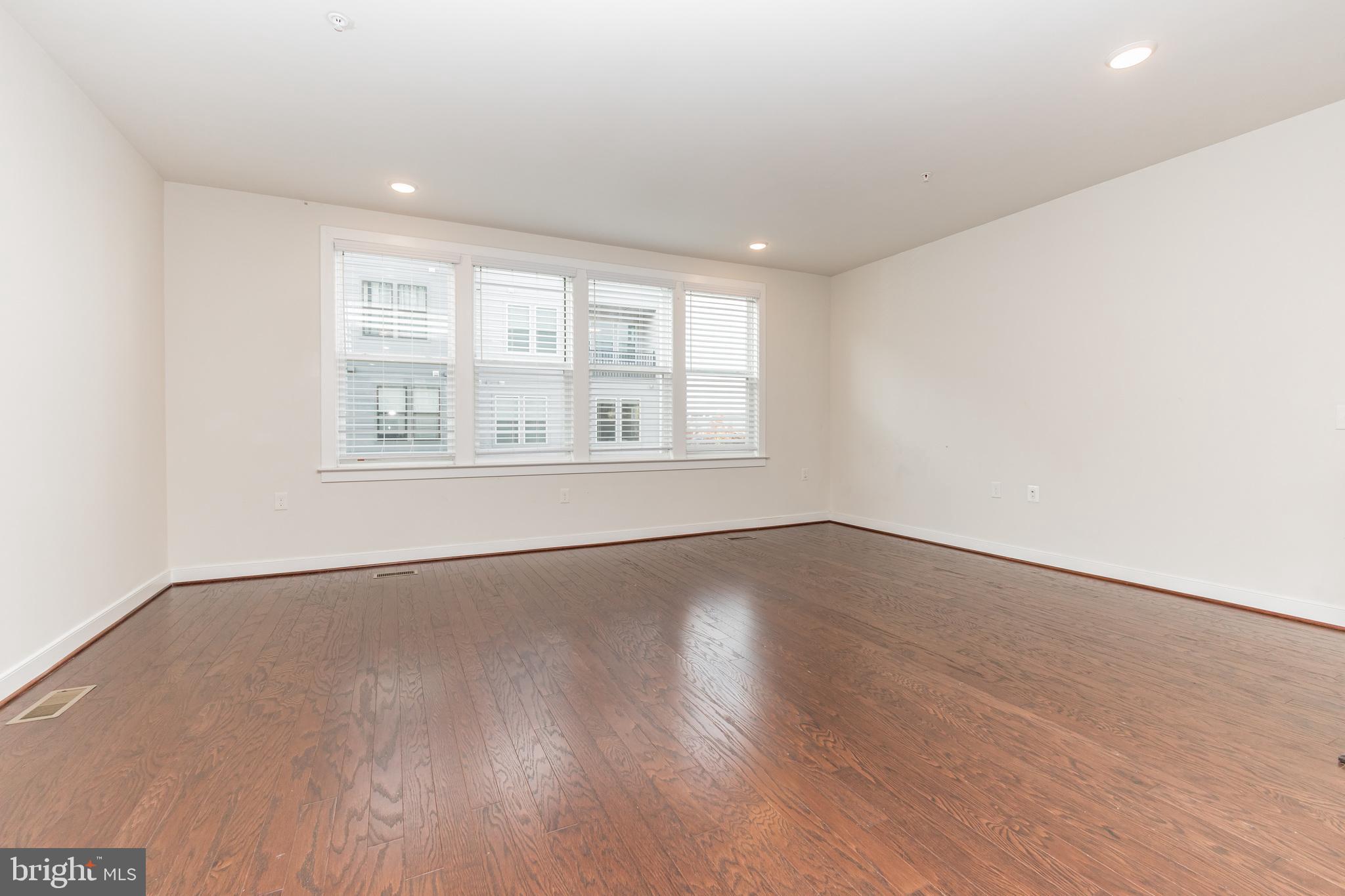 METROPARK AT ARROWBROOK - Residential Lease