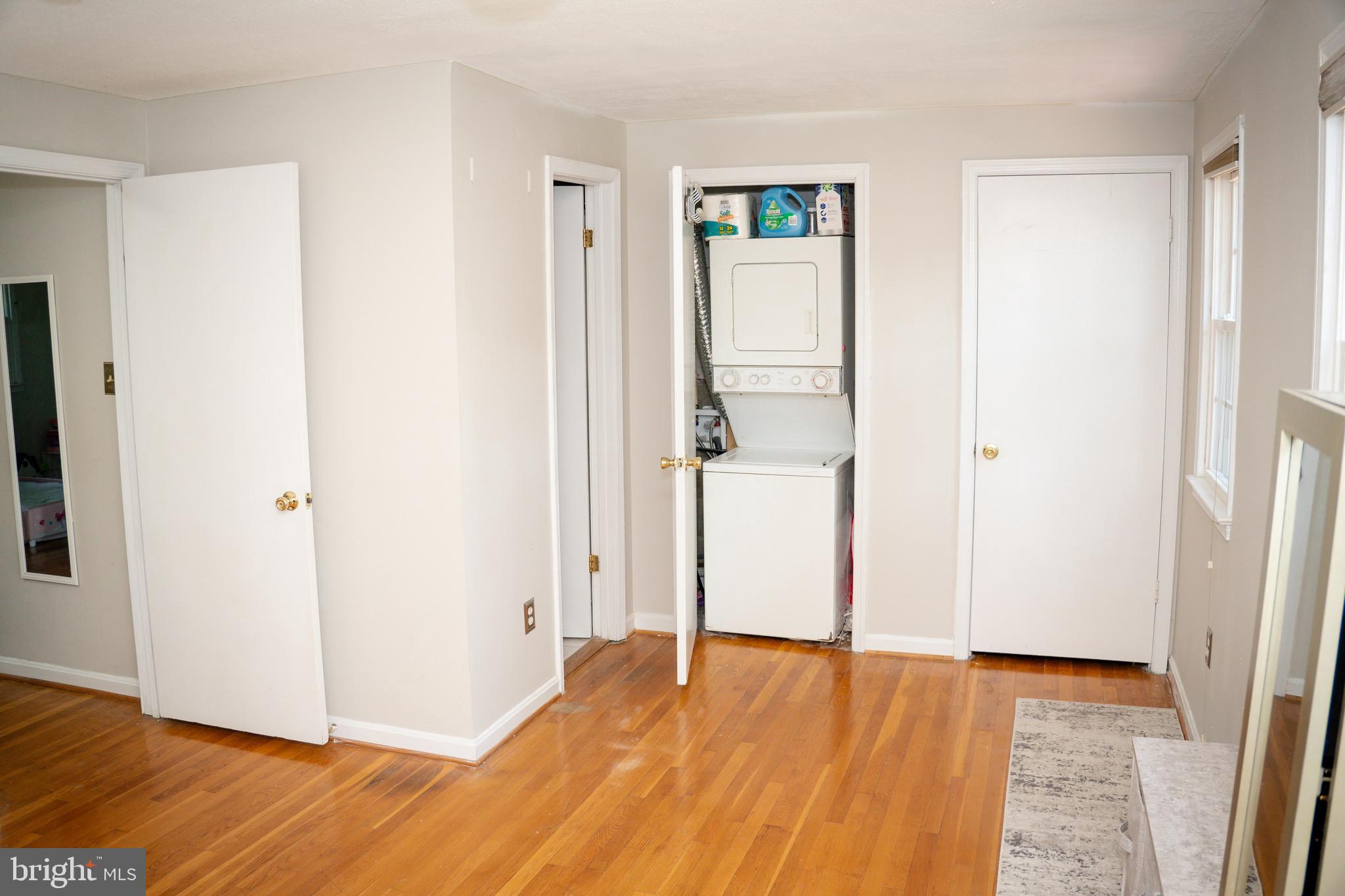 GREENWICH - Residential