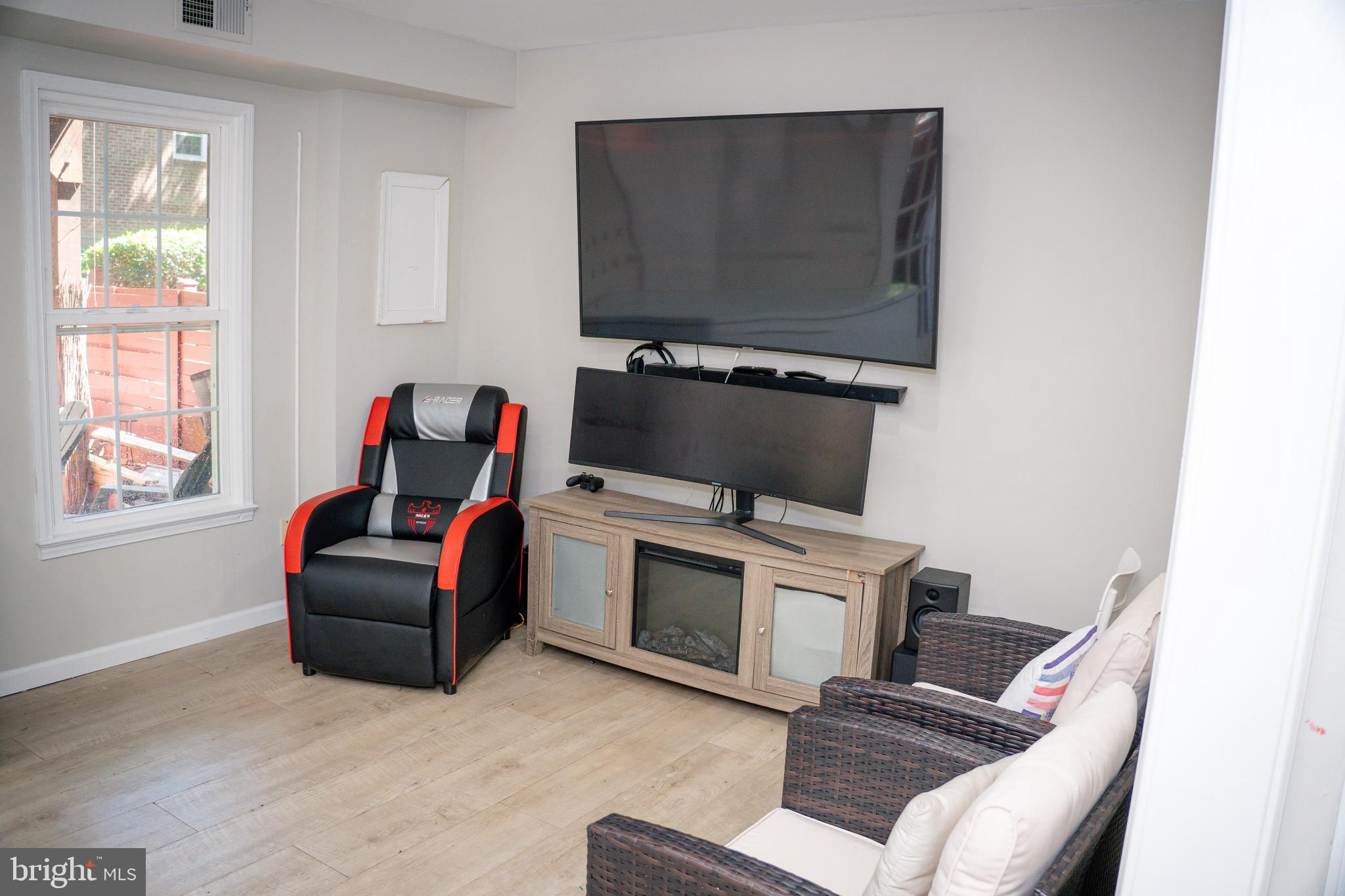 GREENWICH - Residential