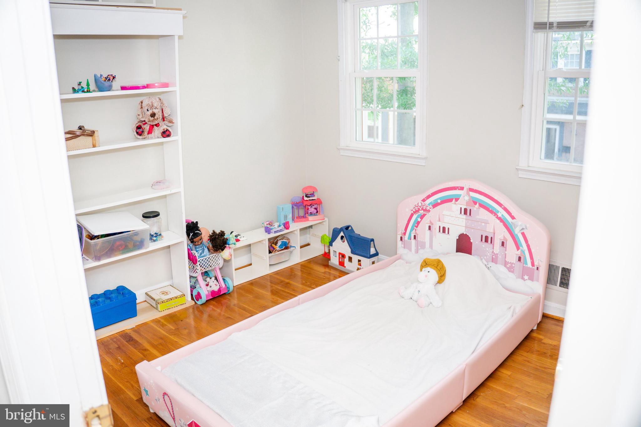 GREENWICH - Residential