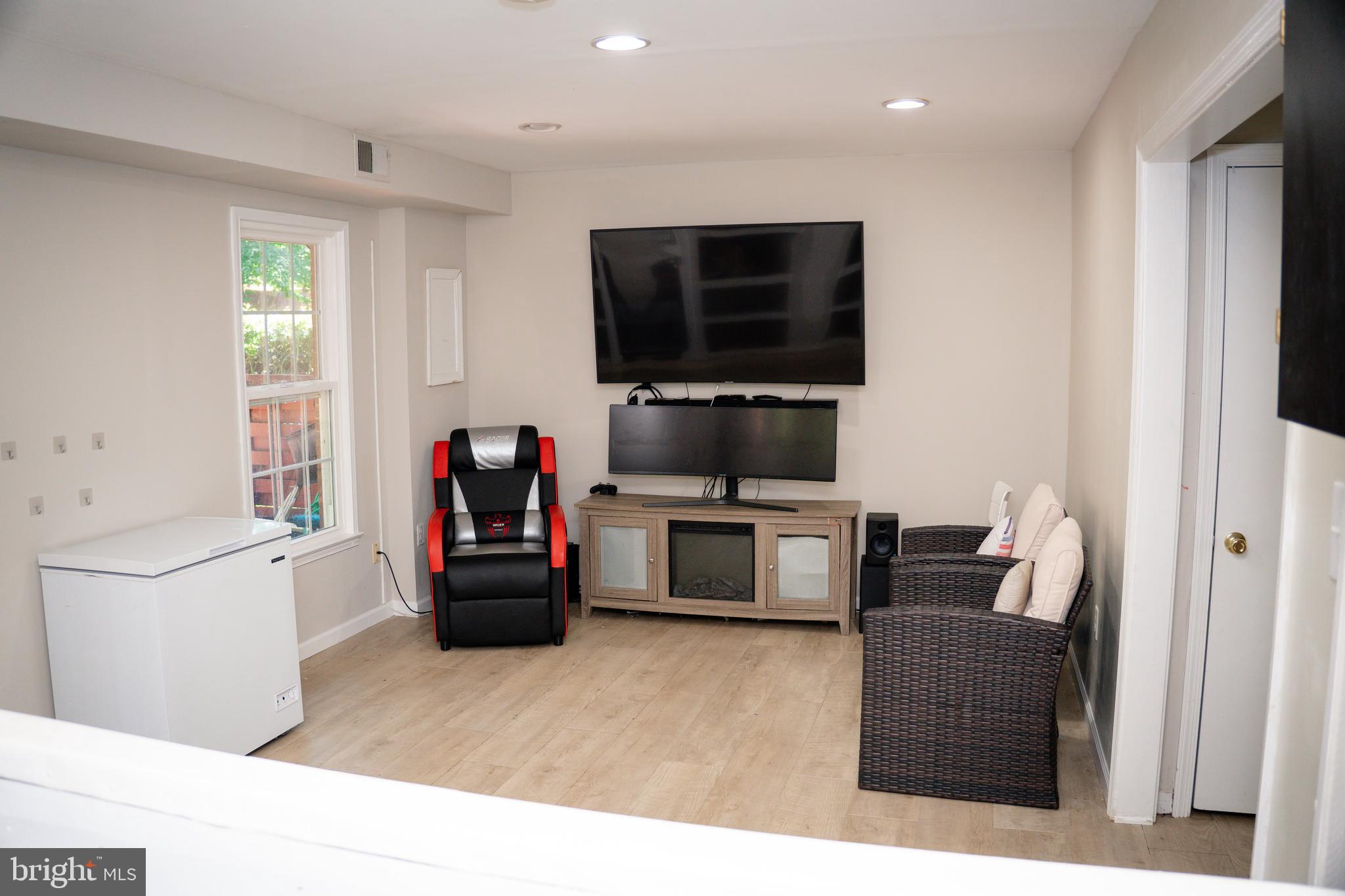 GREENWICH - Residential