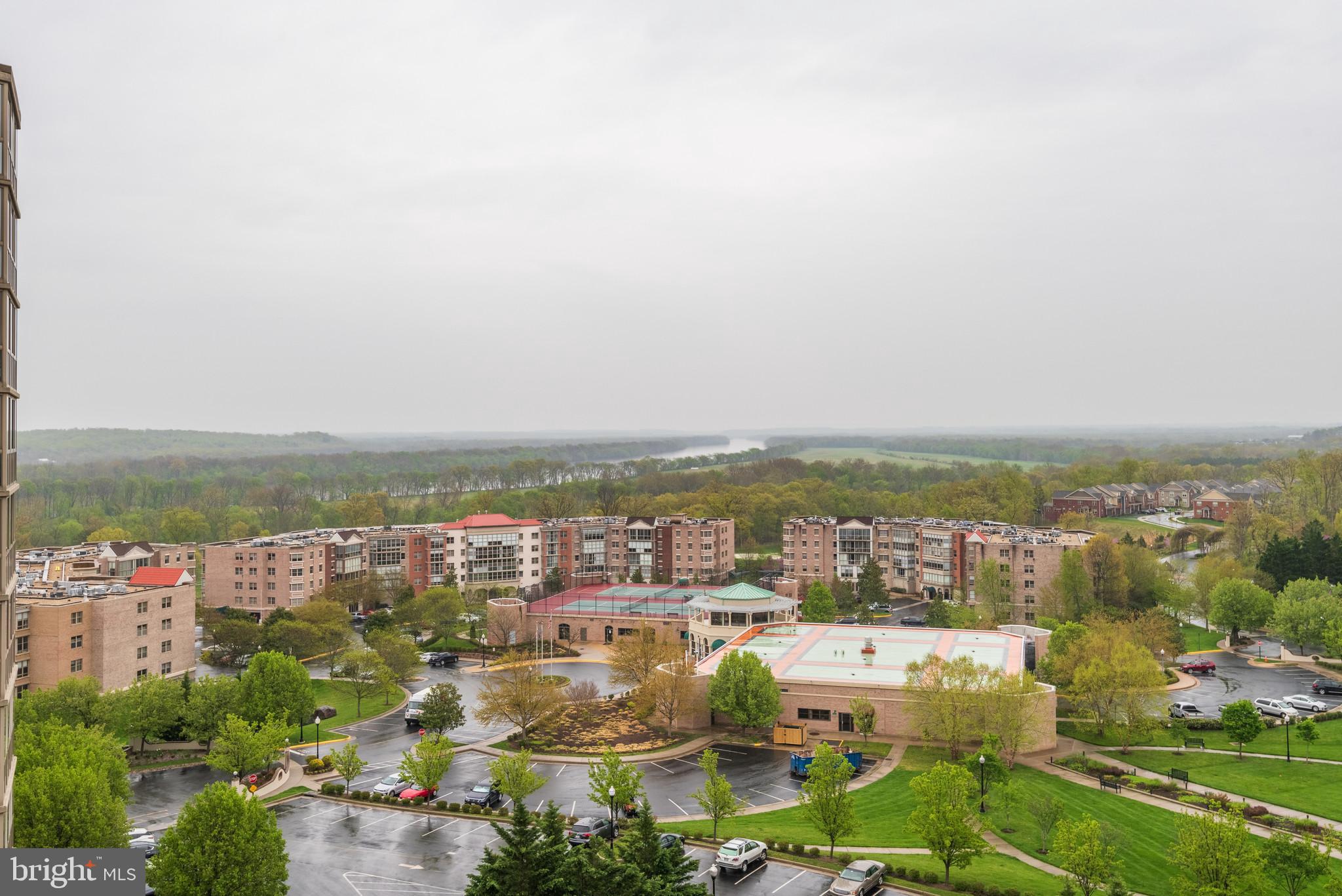 LANSDOWNE WOODS - Residential