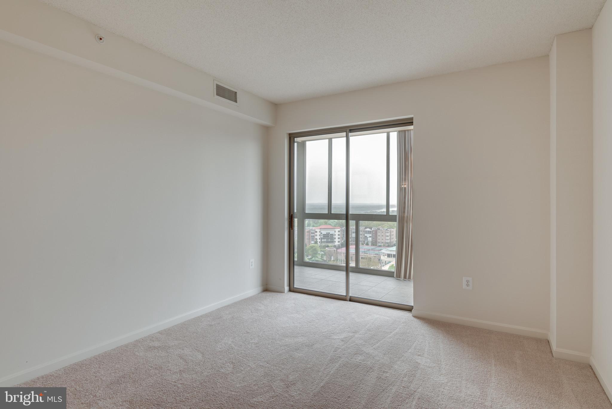 LANSDOWNE WOODS - Residential