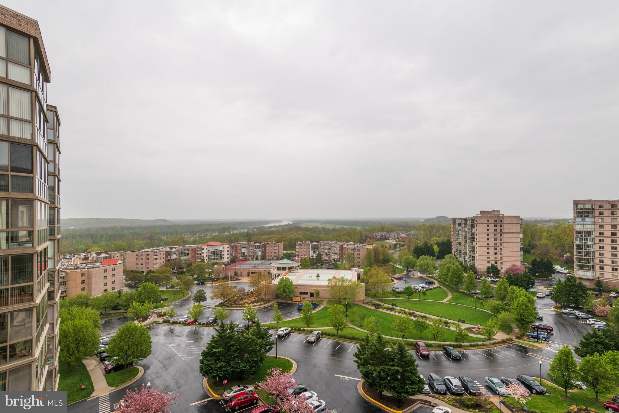 LANSDOWNE WOODS - Residential