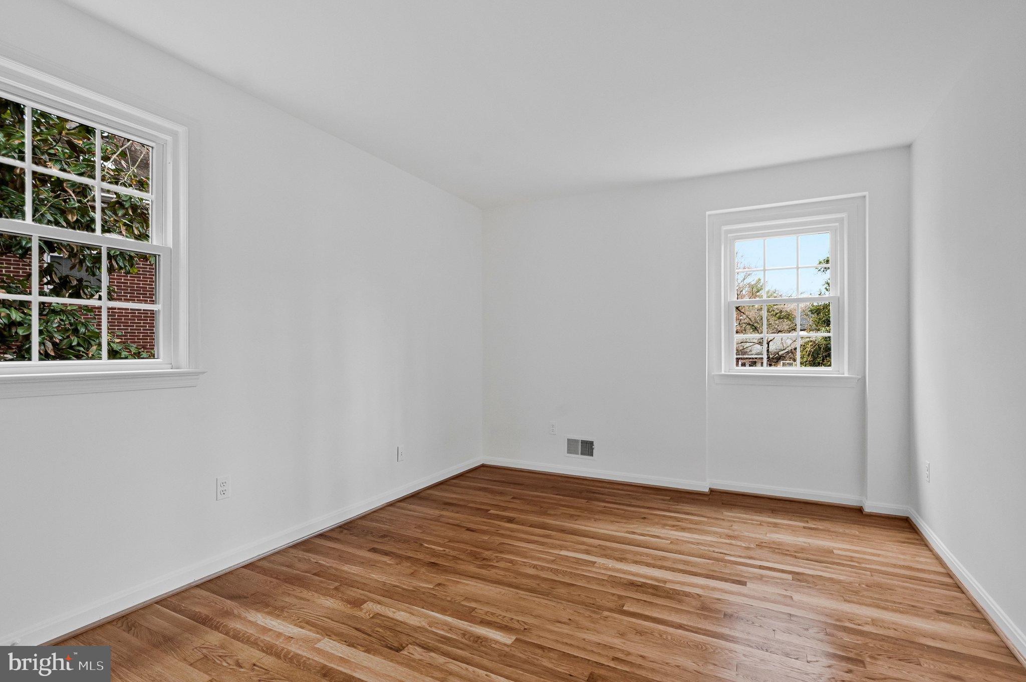 KINGS MANOR - Residential