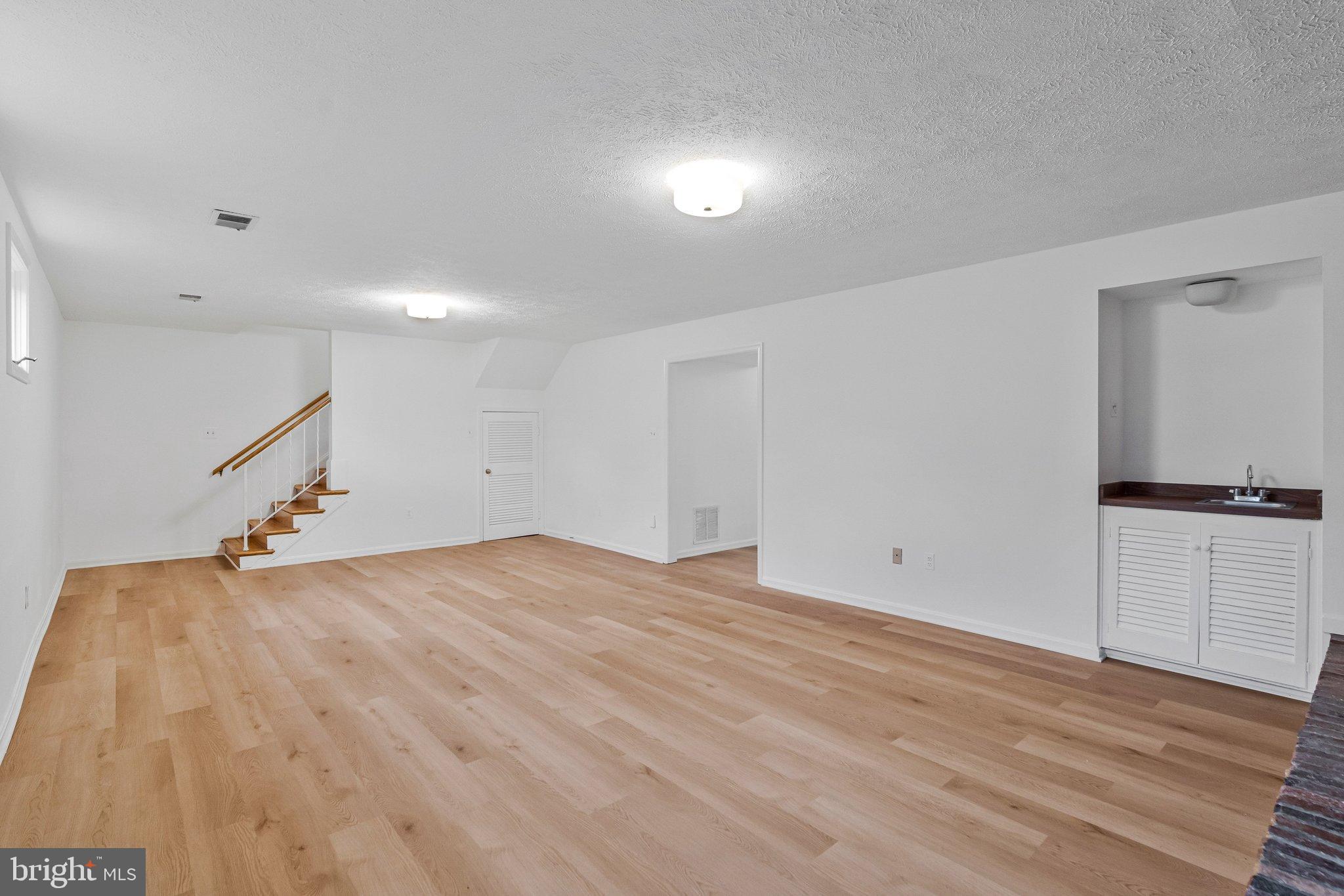 KINGS MANOR - Residential