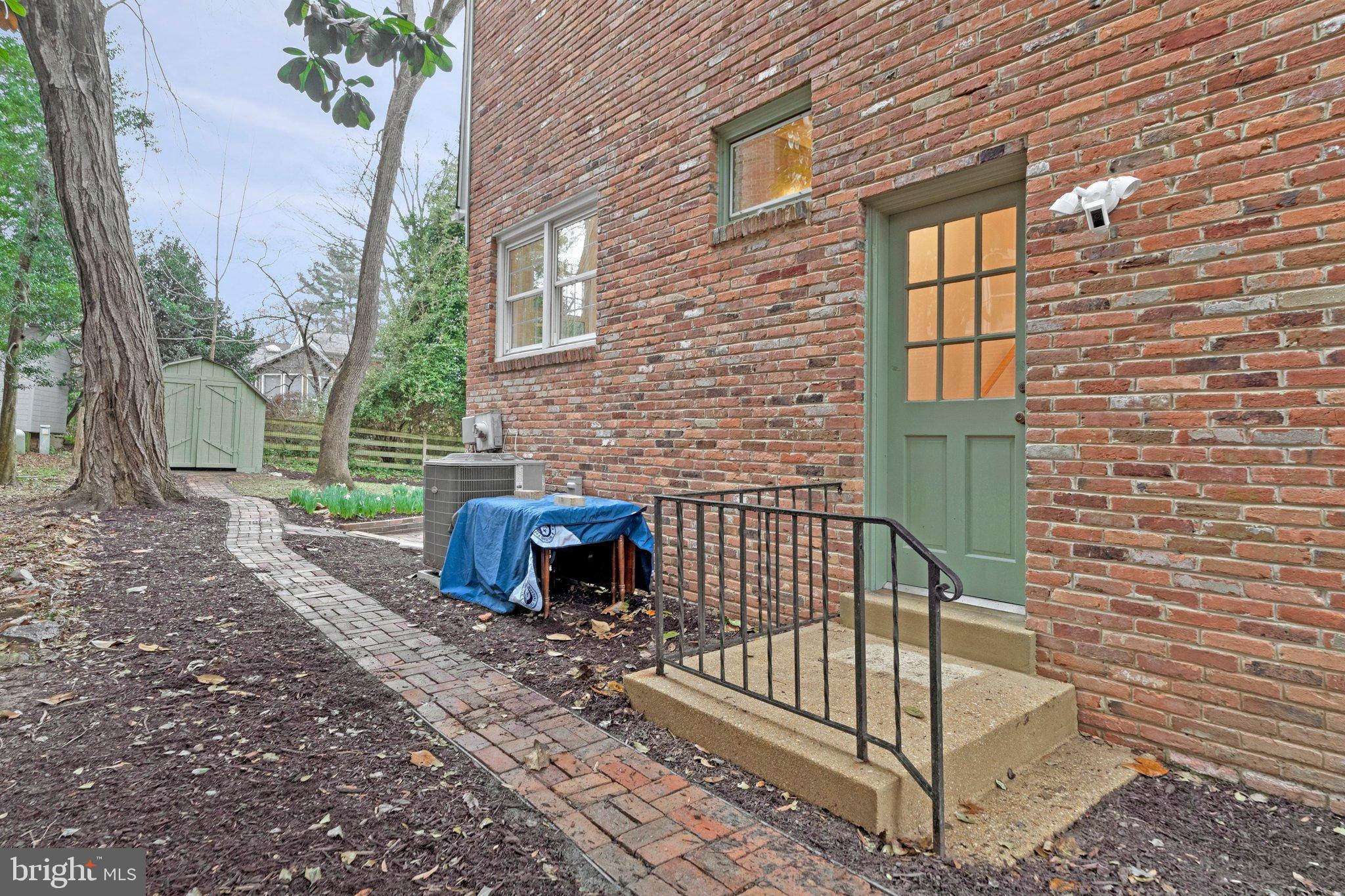 KINGS MANOR - Residential