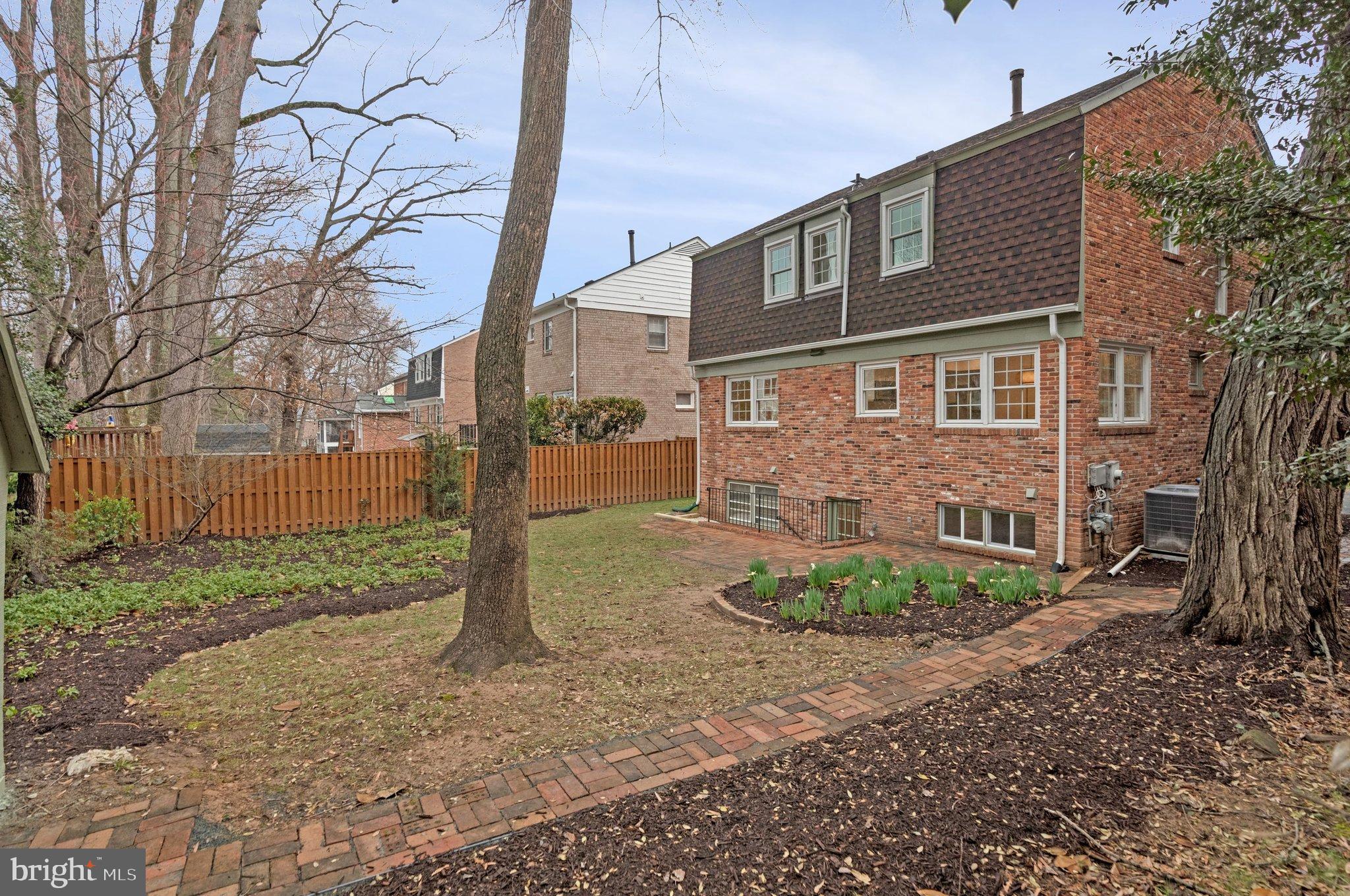 KINGS MANOR - Residential