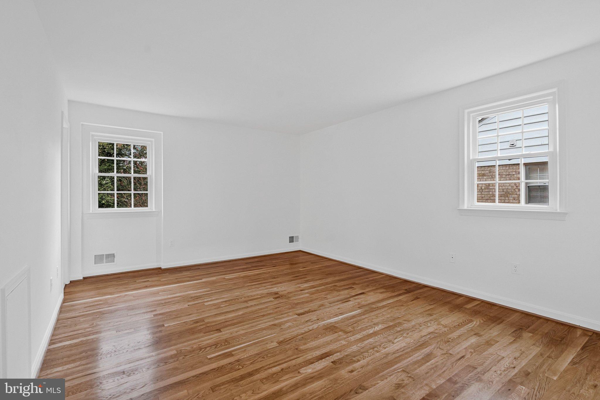 KINGS MANOR - Residential