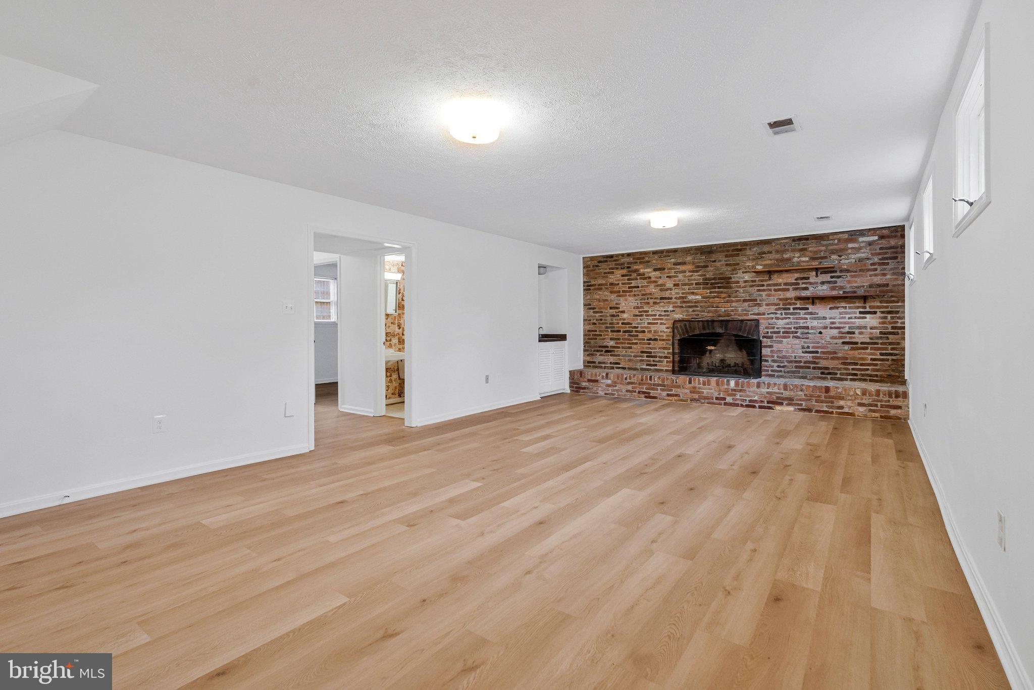 KINGS MANOR - Residential