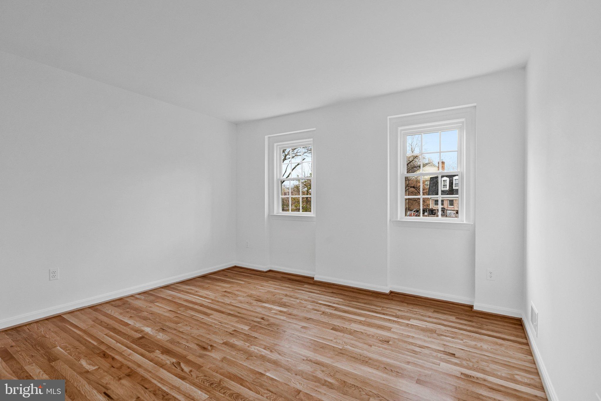 KINGS MANOR - Residential