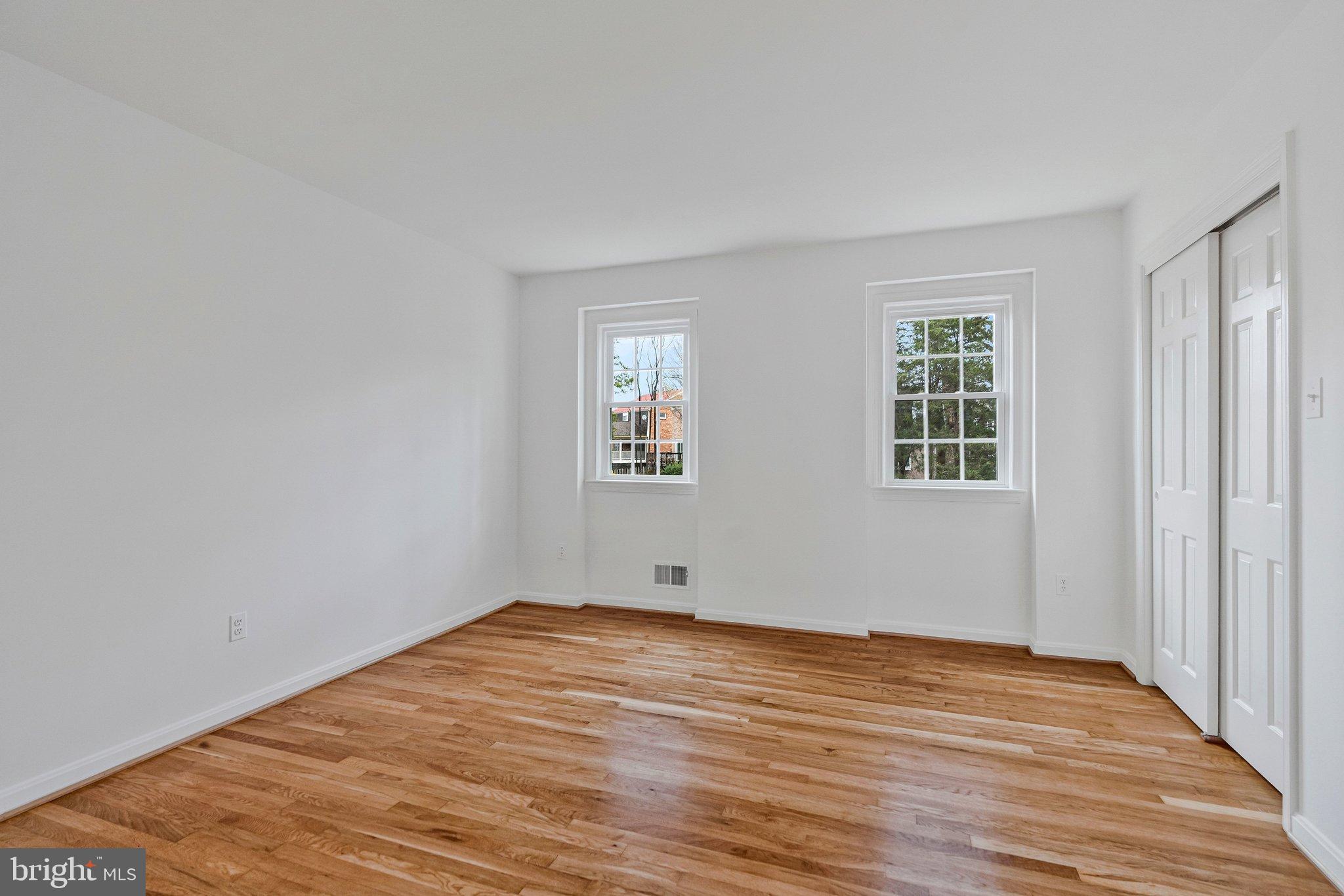 KINGS MANOR - Residential