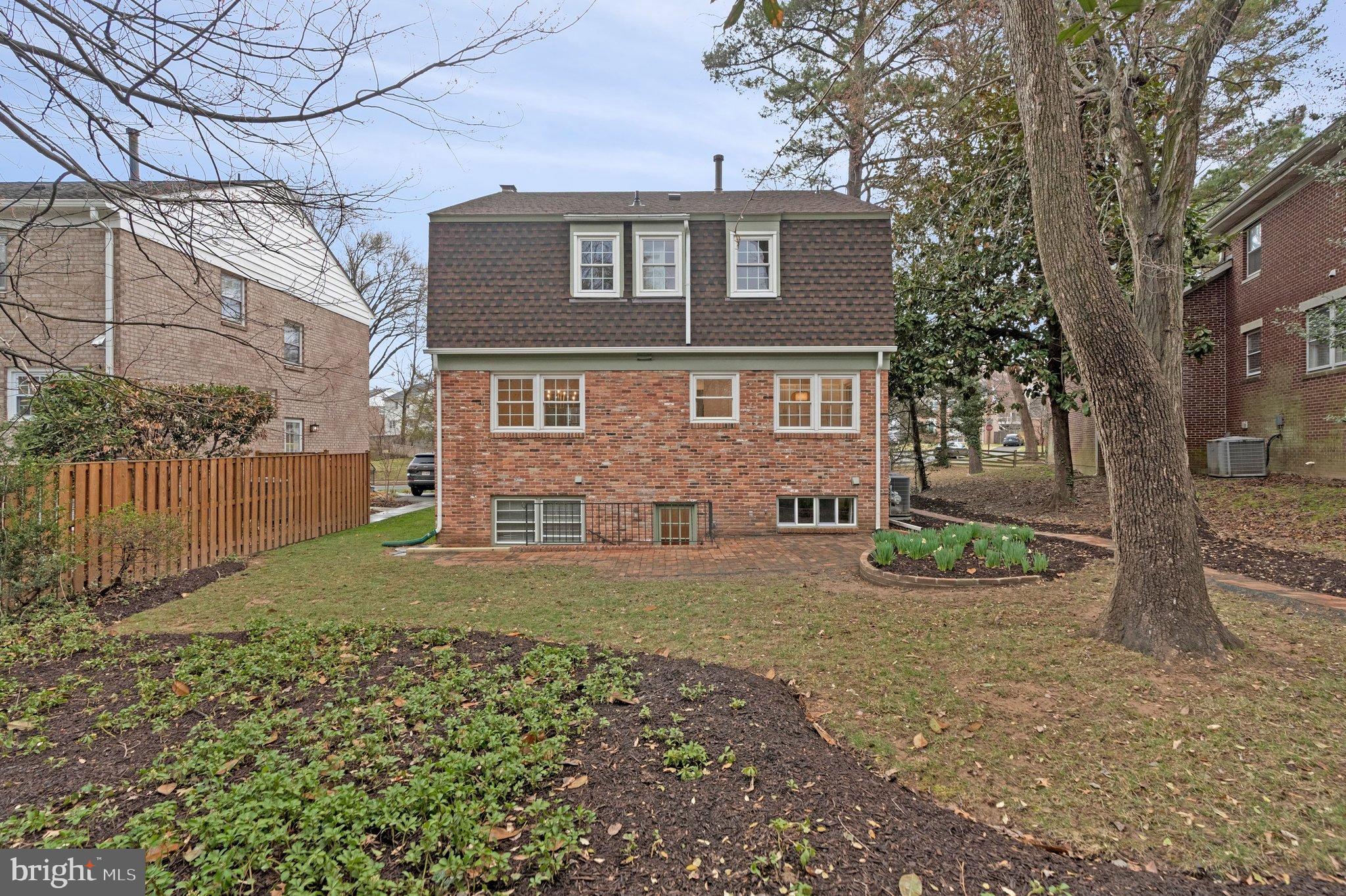 KINGS MANOR - Residential