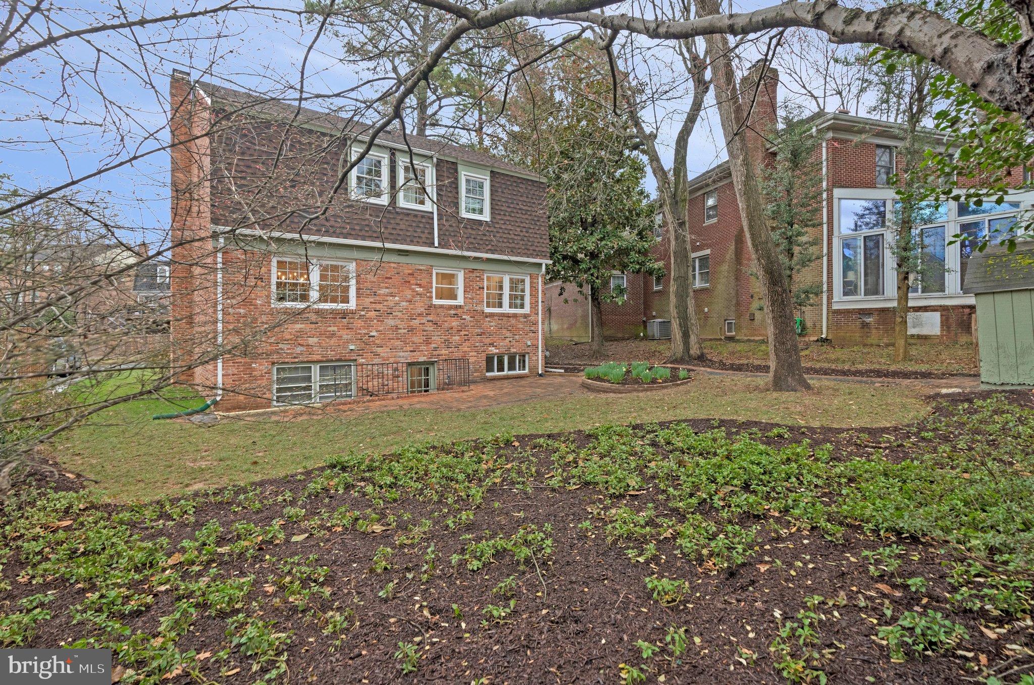 KINGS MANOR - Residential