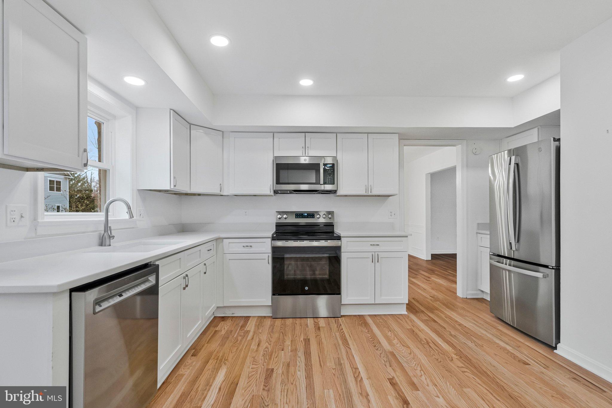 KINGS MANOR - Residential