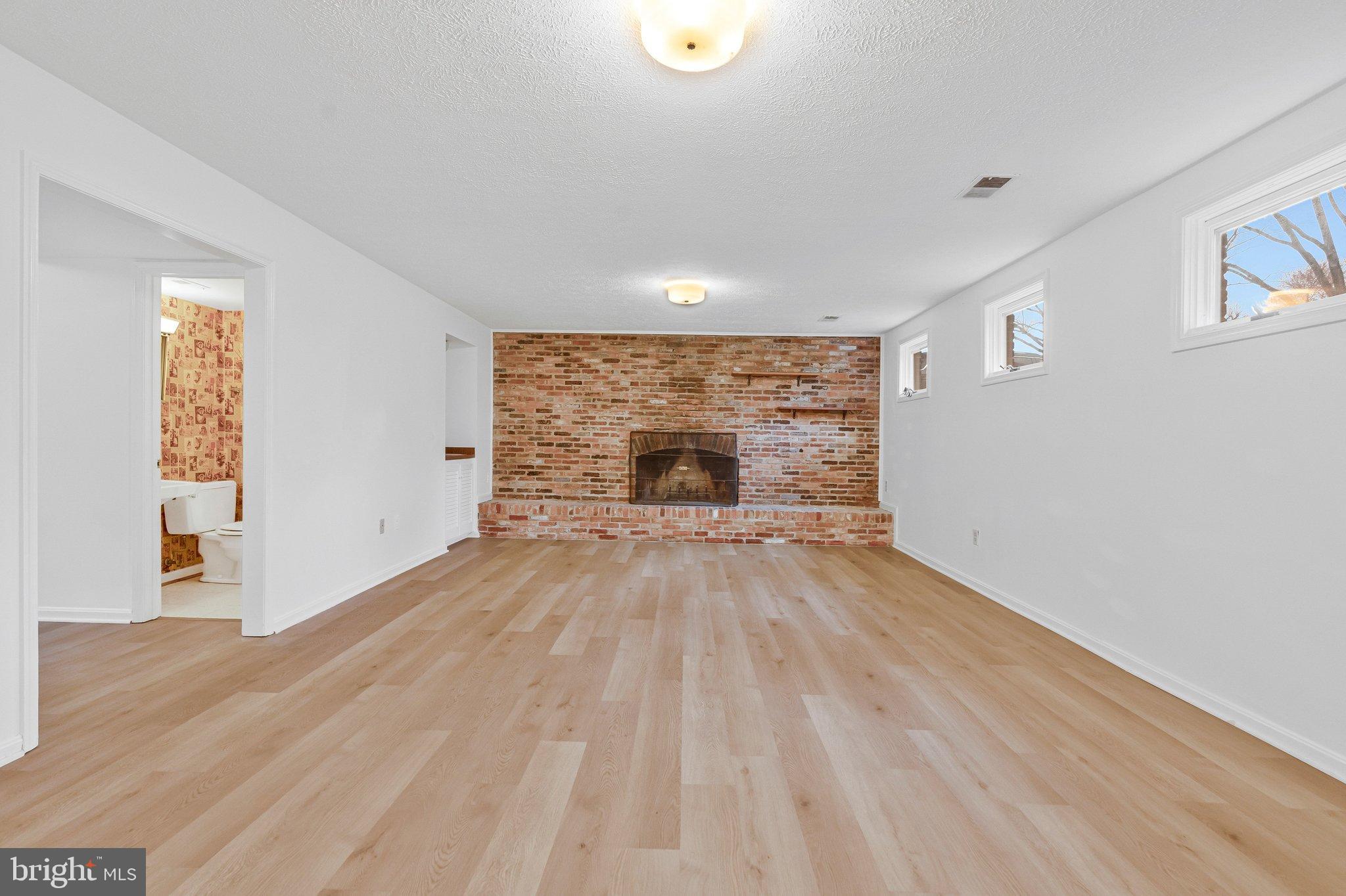 KINGS MANOR - Residential