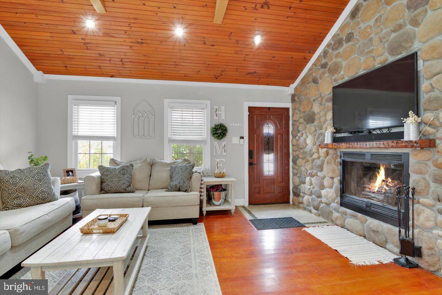 306 E RUDDEROW AVENUE