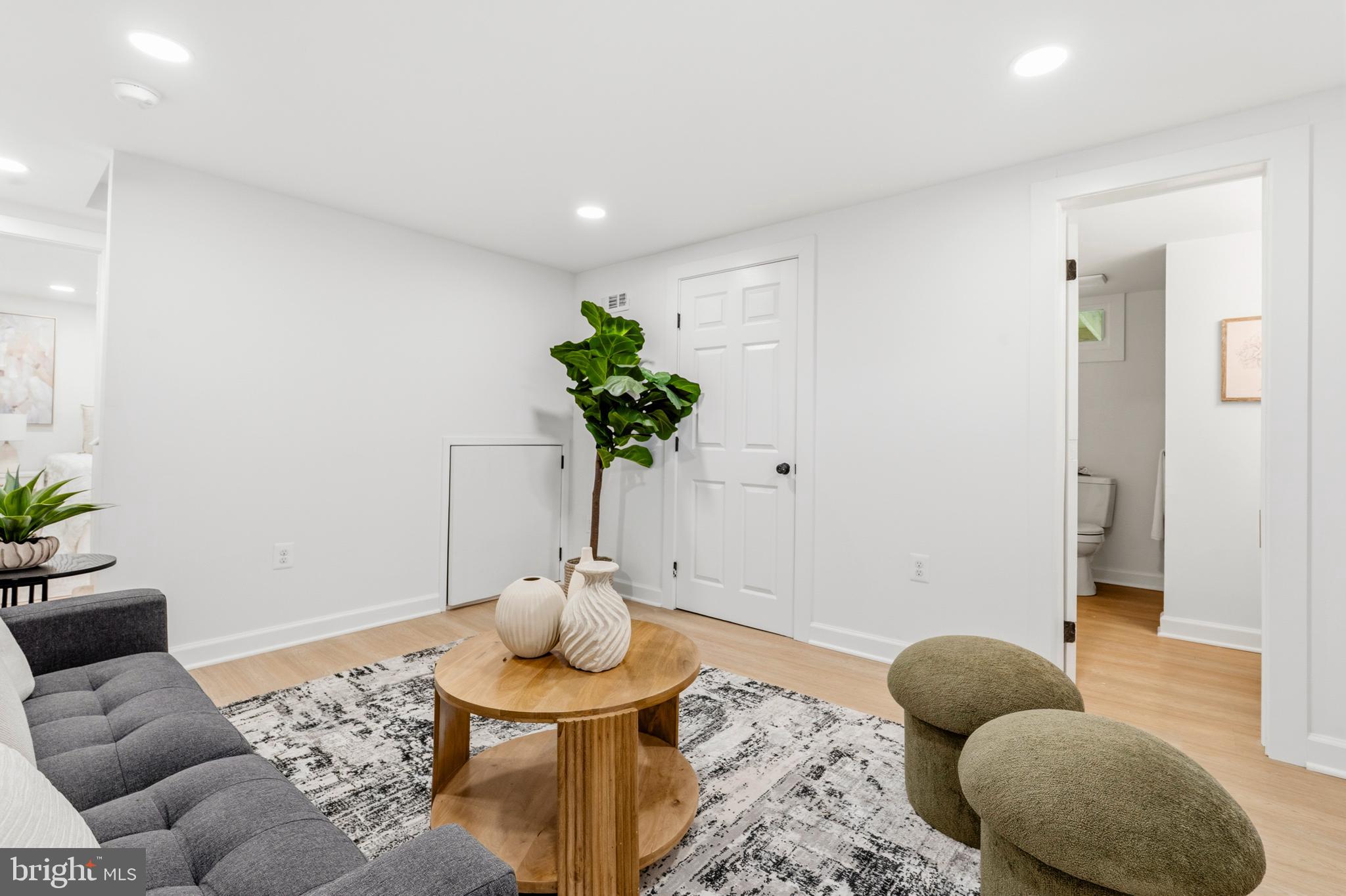 WASHINGTON SUBURBAN HOME - Residential