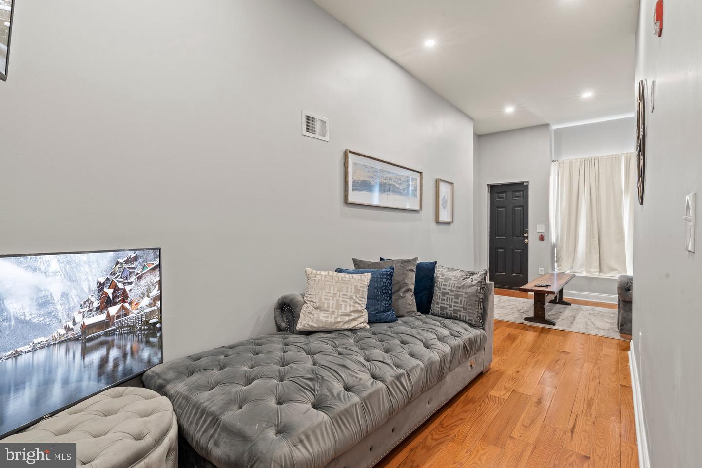 STRAWBERRY MANSION - Residential Lease