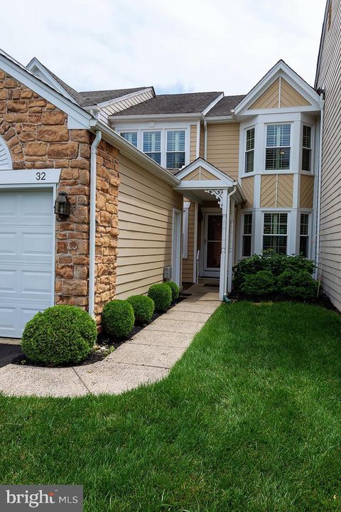 32 HUNTERS WAY W NEWTOWN PA 18940