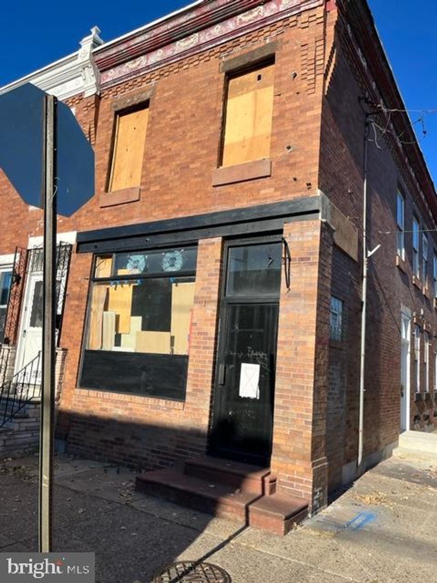 Corner Store , apartment and garage in Port Richmond.
Wide street. High Visibility. High basement ceiling. 
Store has been partially completed. Apartment is
gutted and needs to be renovated. Cash deals only.