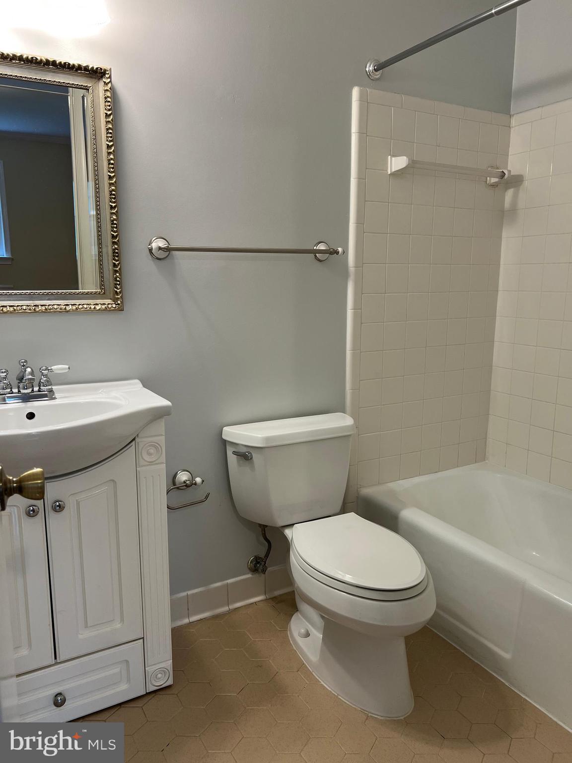 LAKEVALE ESTATES - Residential Lease