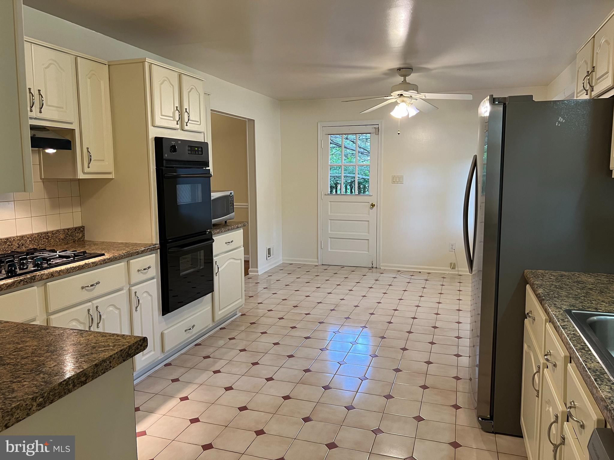 LAKEVALE ESTATES - Residential Lease