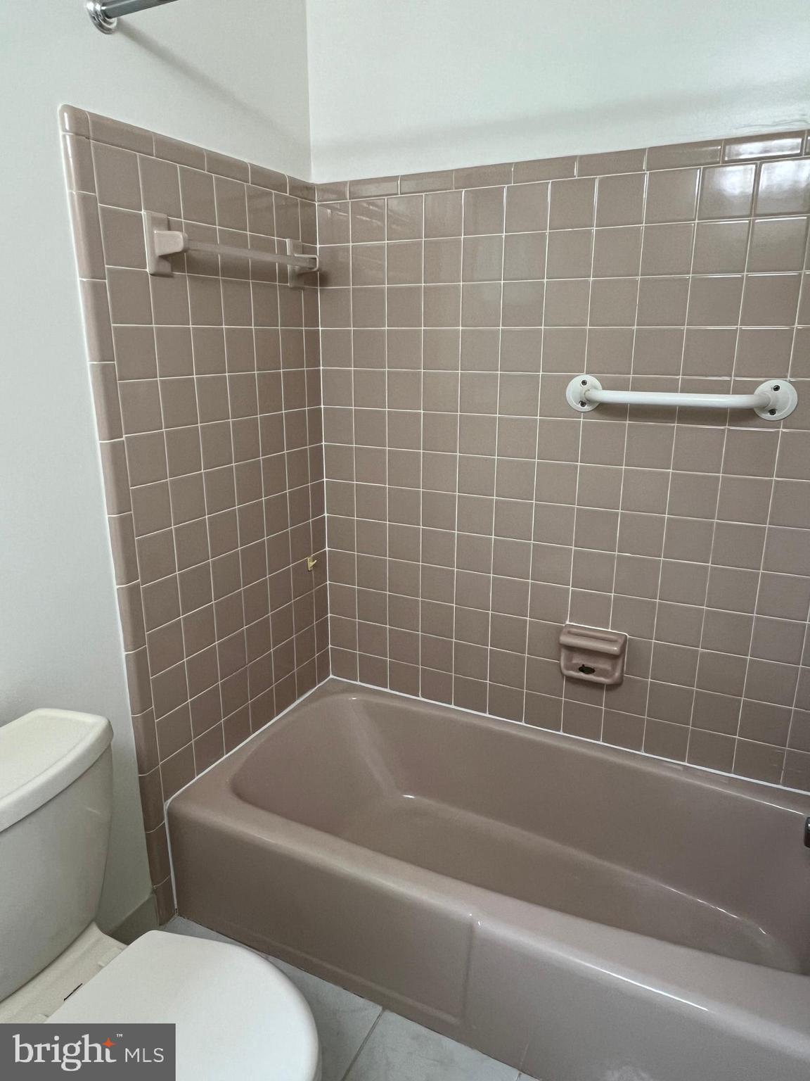 LAKEVALE ESTATES - Residential Lease