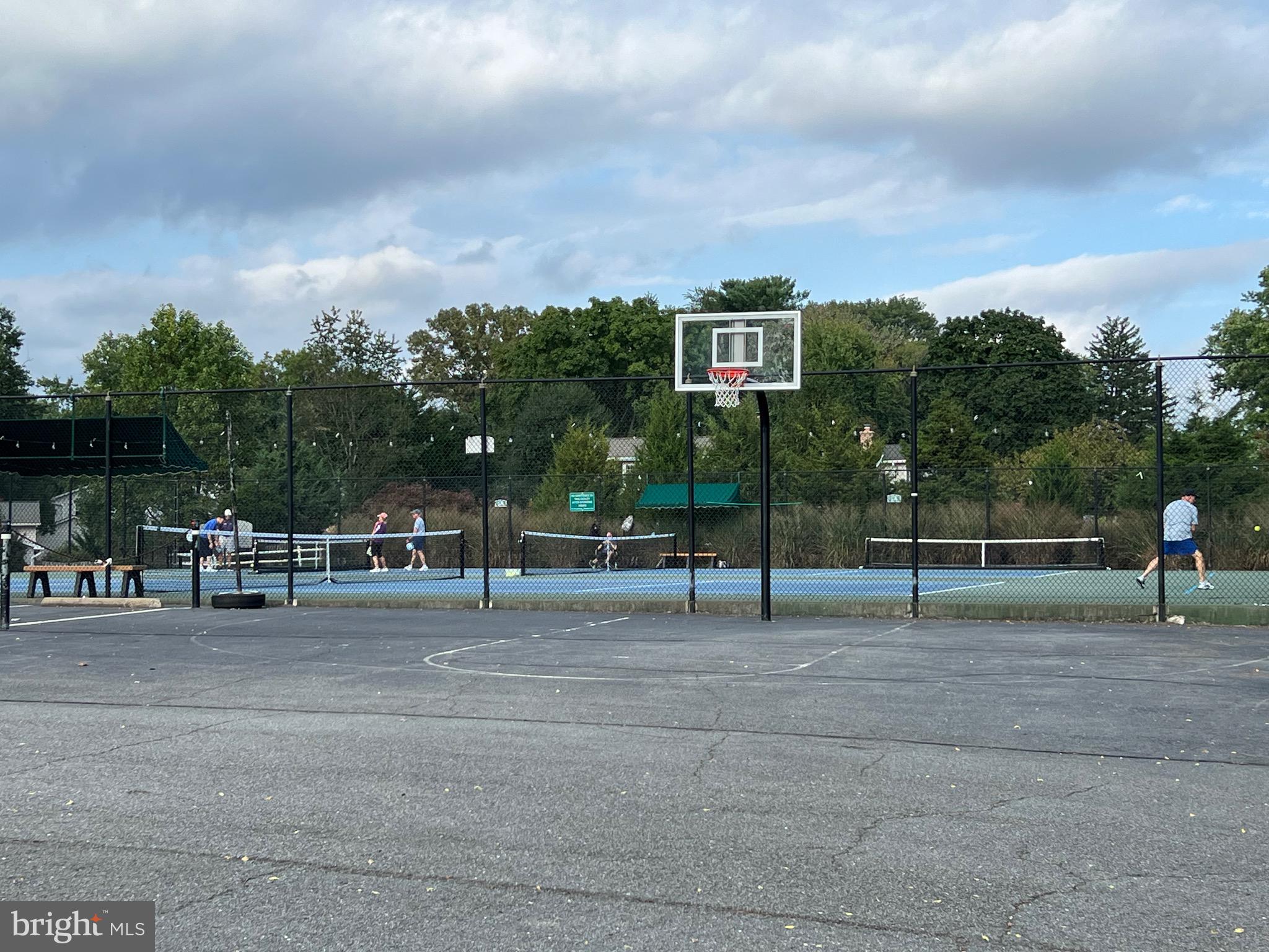 LAKEVALE ESTATES - Residential Lease