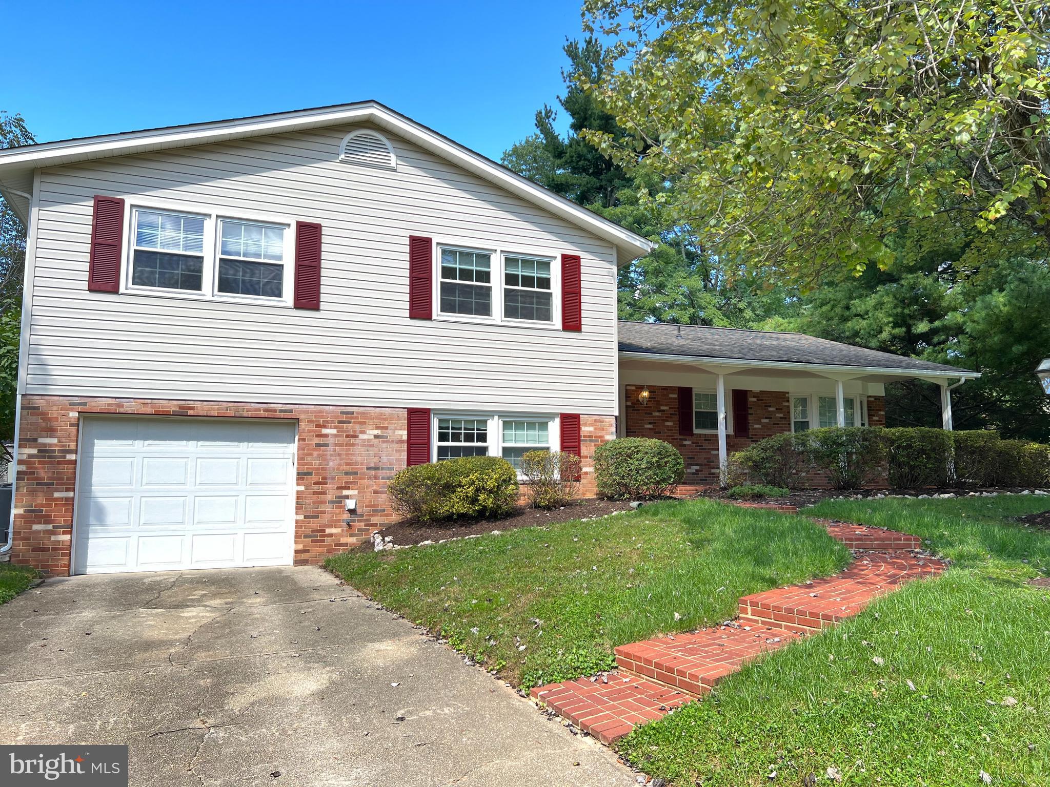 LAKEVALE ESTATES - Residential Lease