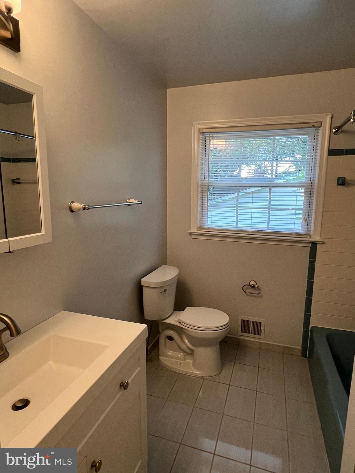 LAKEVALE ESTATES - Residential Lease