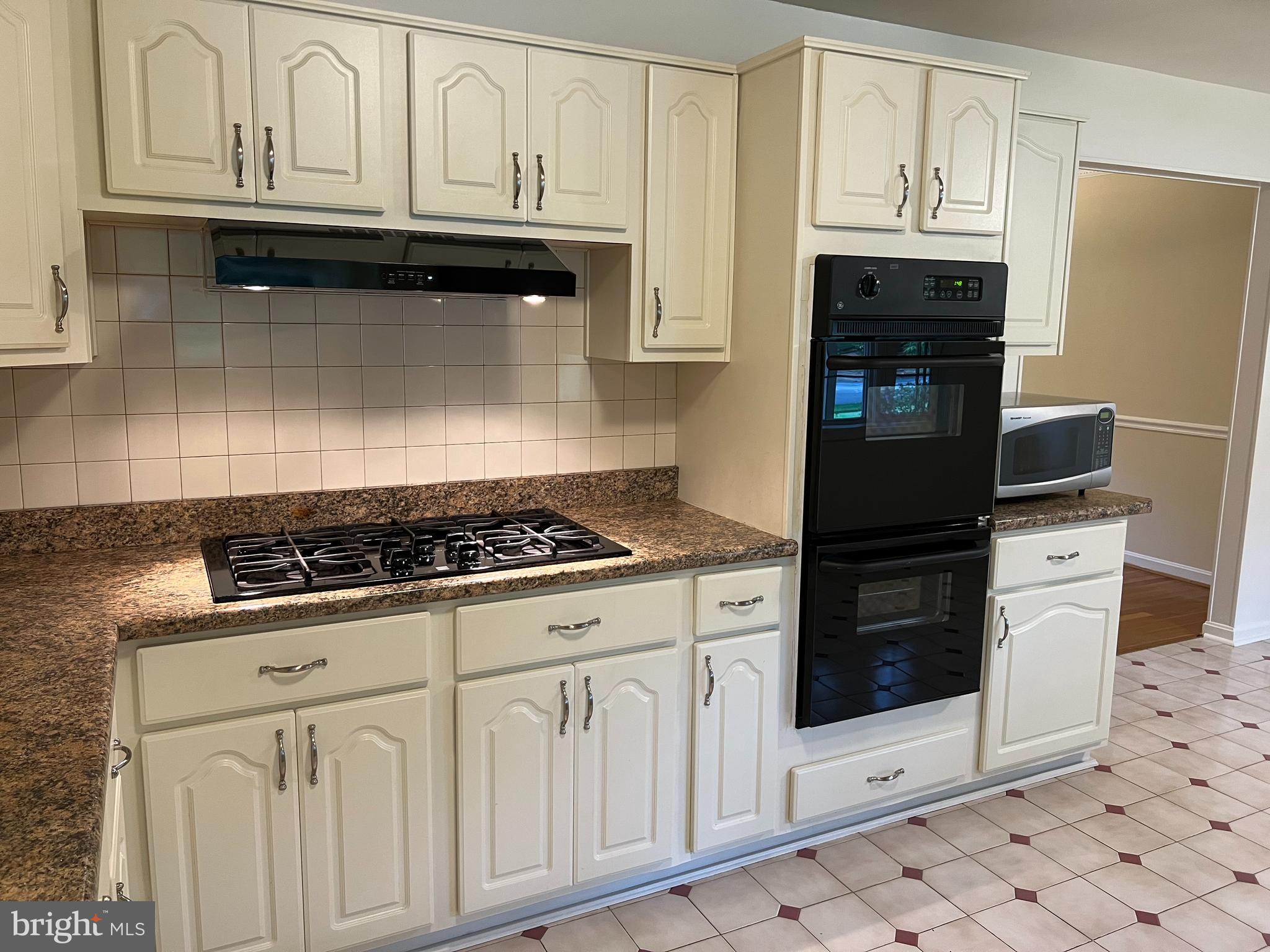 LAKEVALE ESTATES - Residential Lease