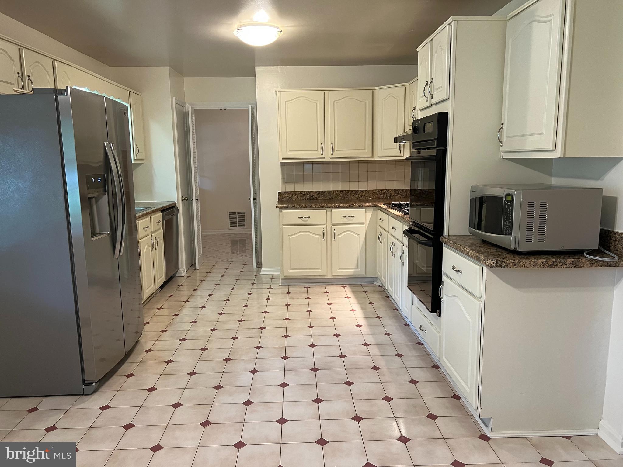 LAKEVALE ESTATES - Residential Lease