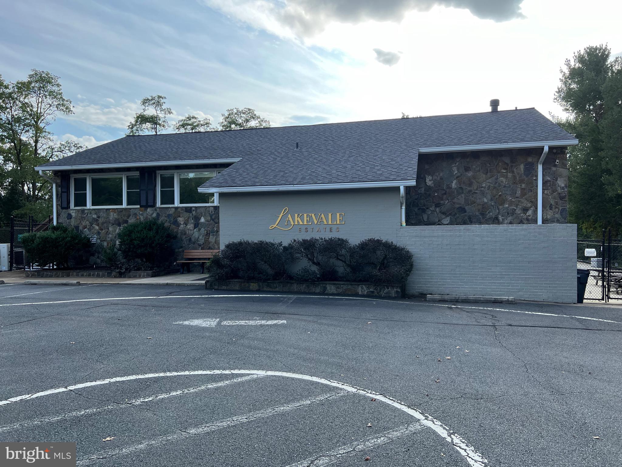 LAKEVALE ESTATES - Residential Lease