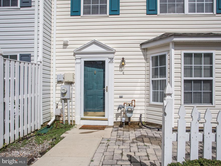 Bright, clean and sunny 3 bed-2.5 bath.. Great location, easy commute.  Upgrades including bump out main floor window, paver-patio, large livingroom w/fireplace. Tremendous Master Suite, with walk-ins and extra large maser bath.  Clean carpets, 2 more large bedrooms  laundry on second floor, easy parking