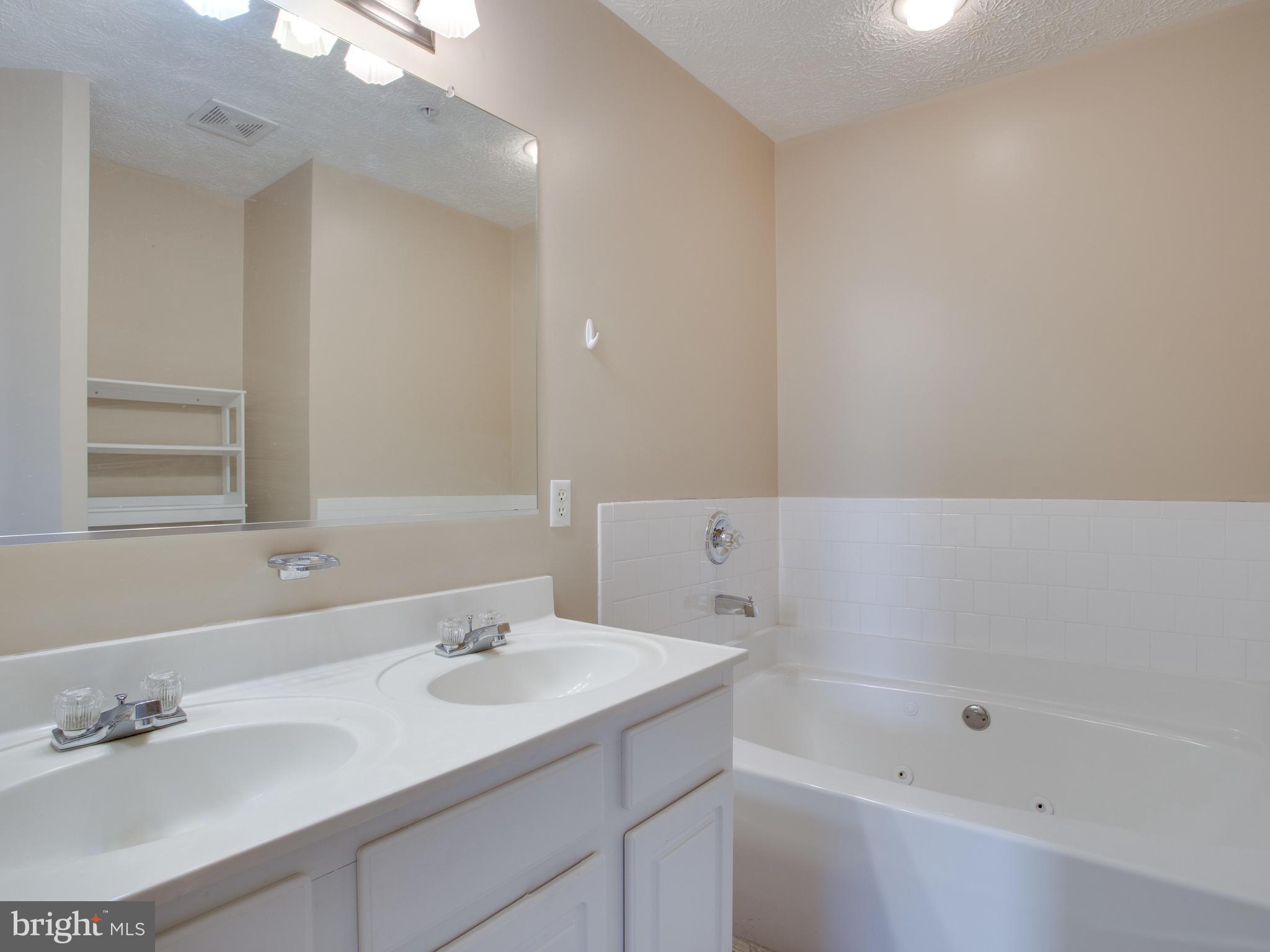 ANNAPOLIS OVERLOOK - Residential