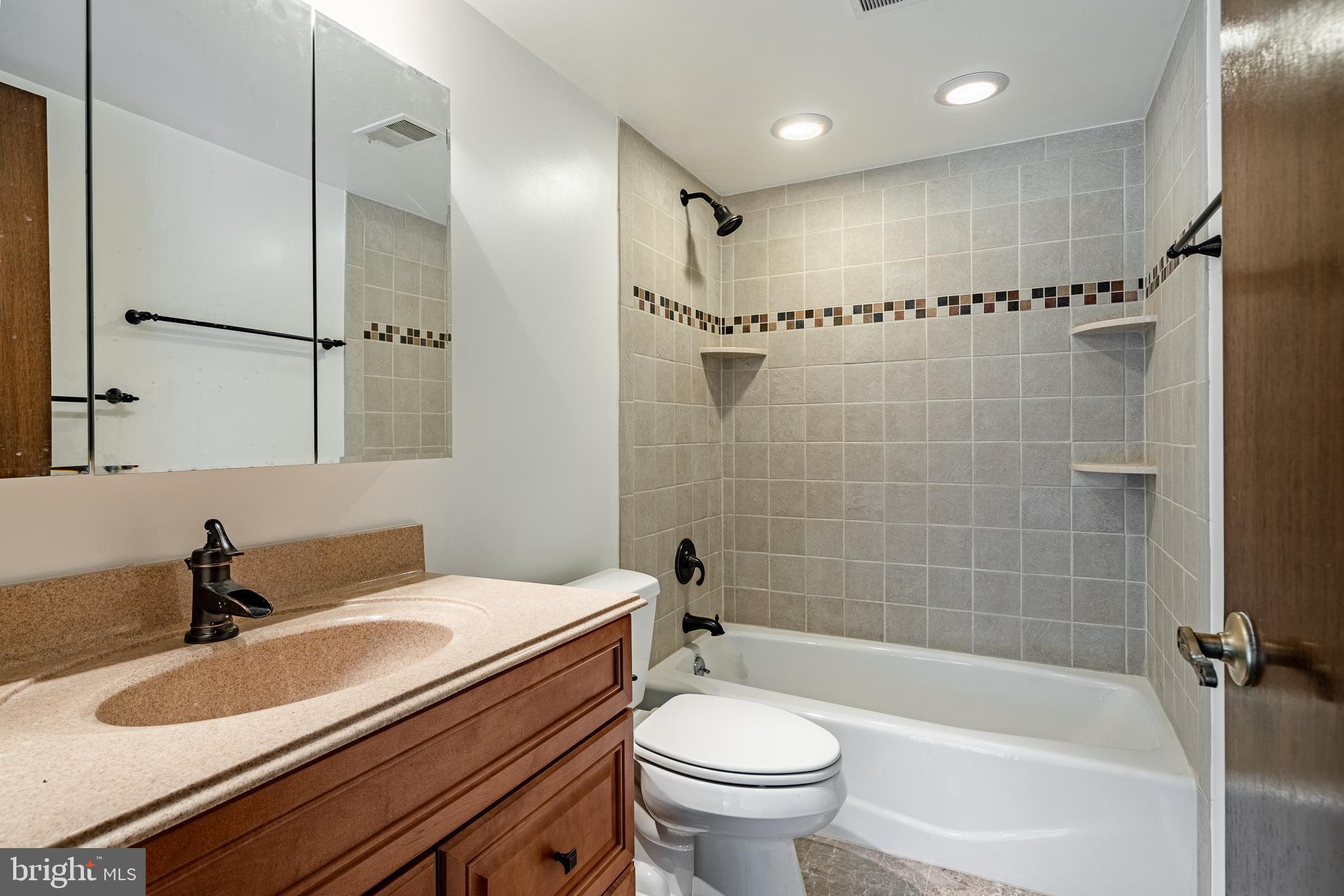 RADNOR HUNT - Residential