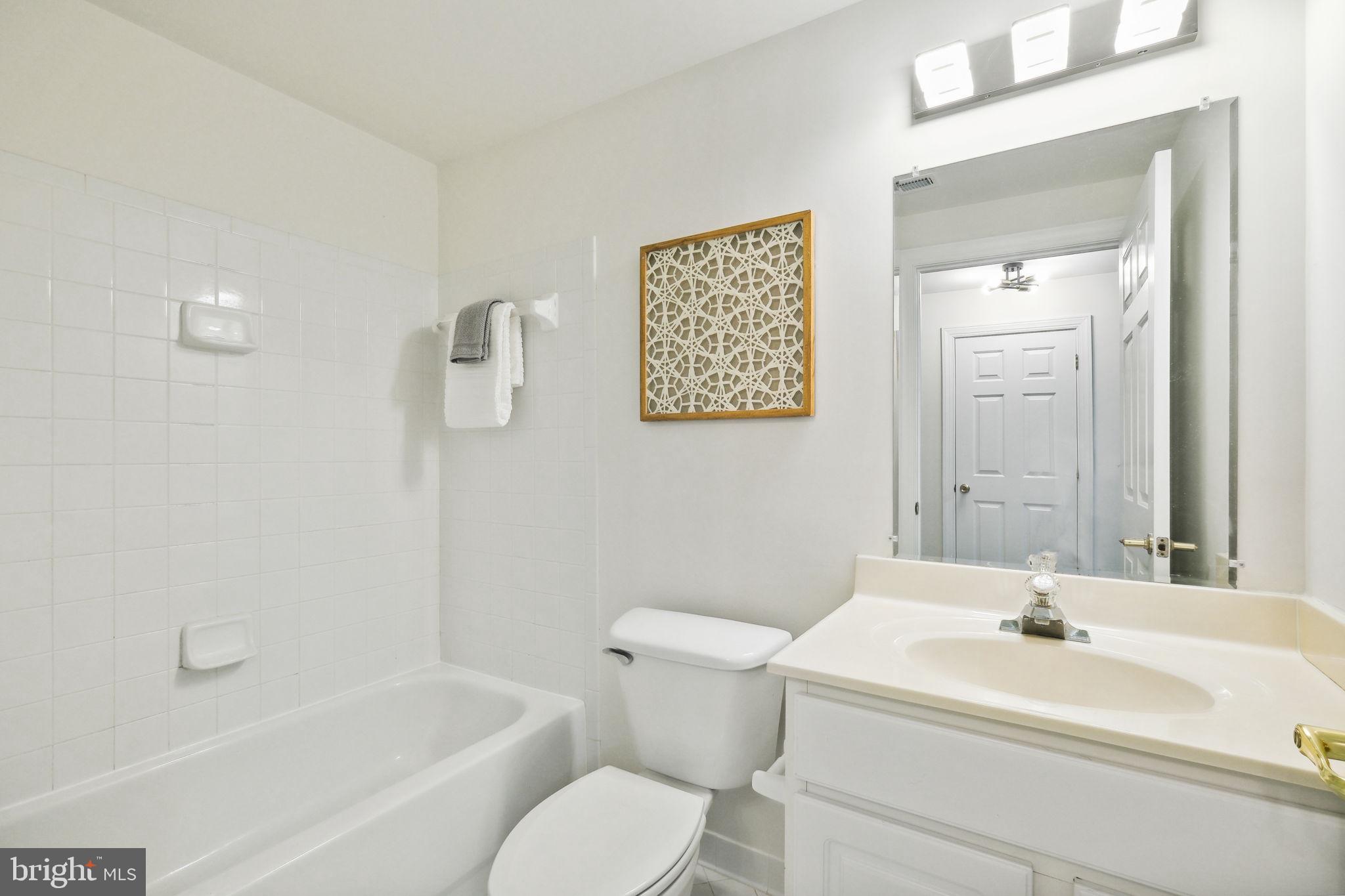 KING FARM WATKINS POND - Residential