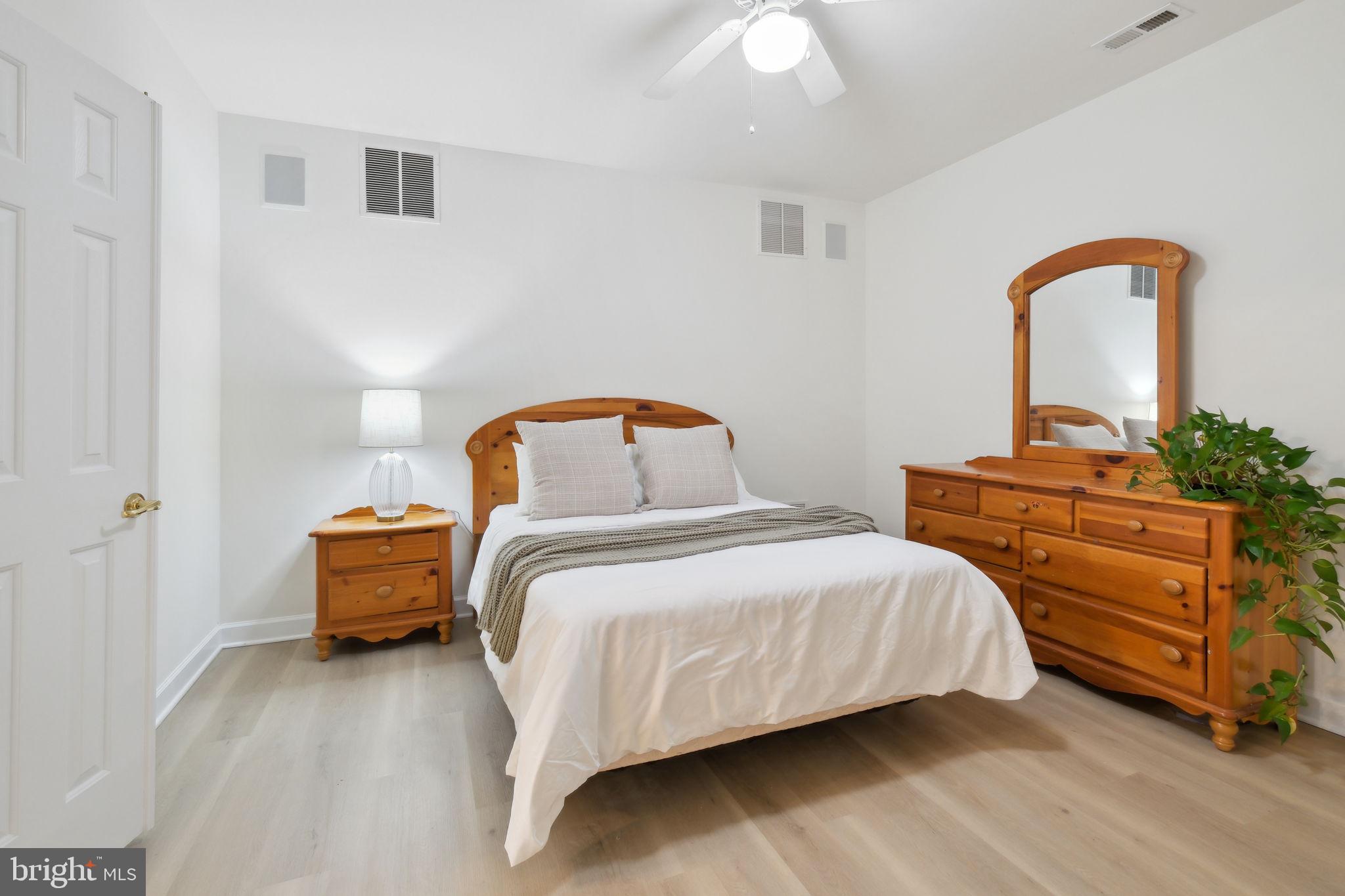 KING FARM WATKINS POND - Residential