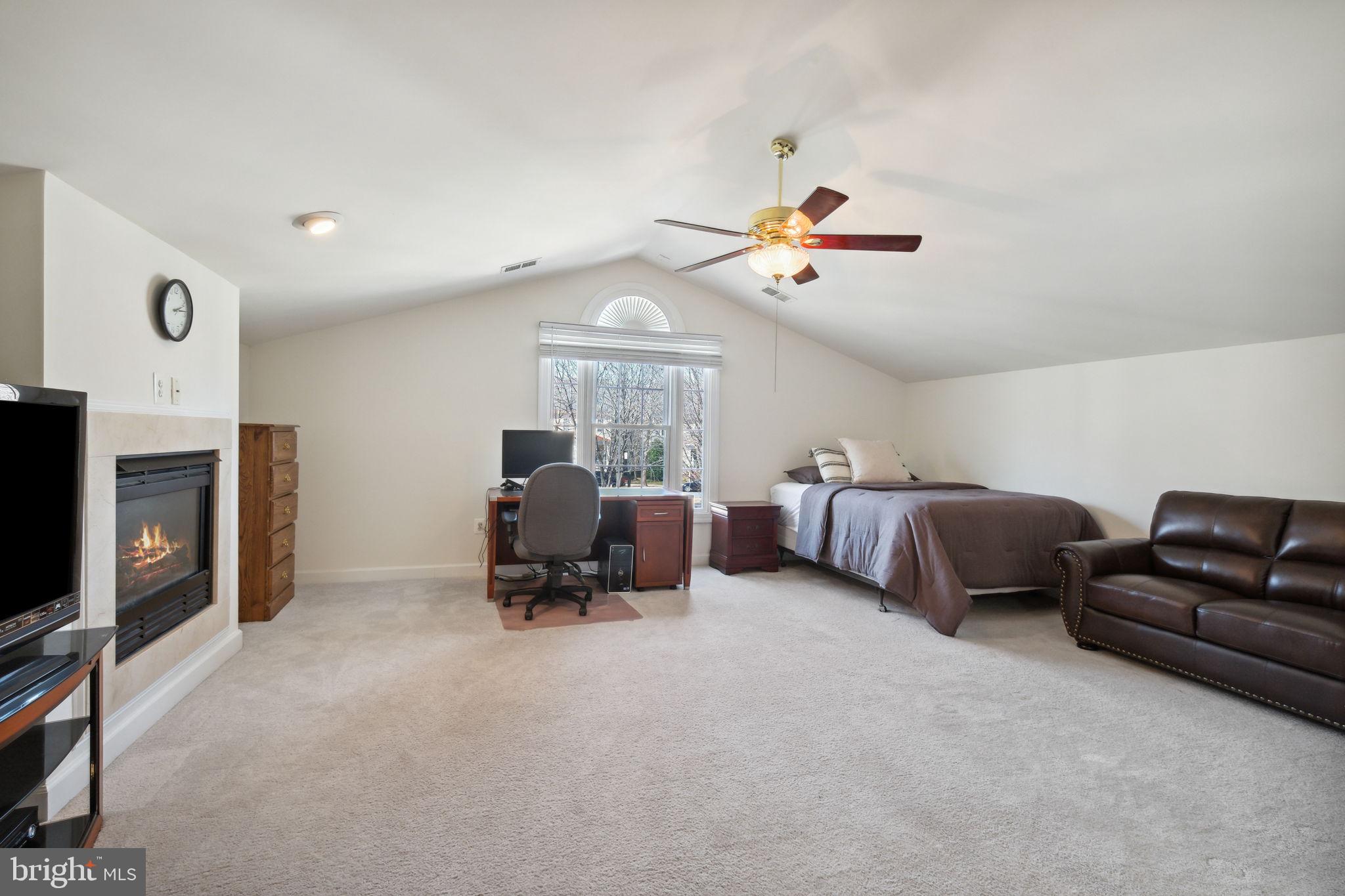 KING FARM WATKINS POND - Residential