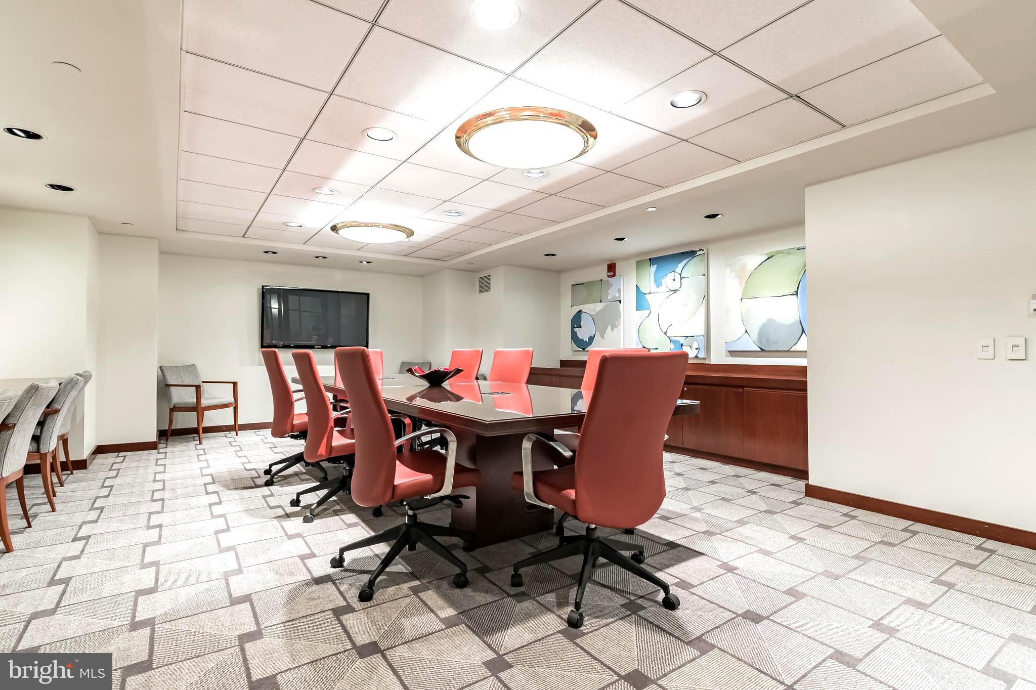 LOGAN SQUARE - Residential