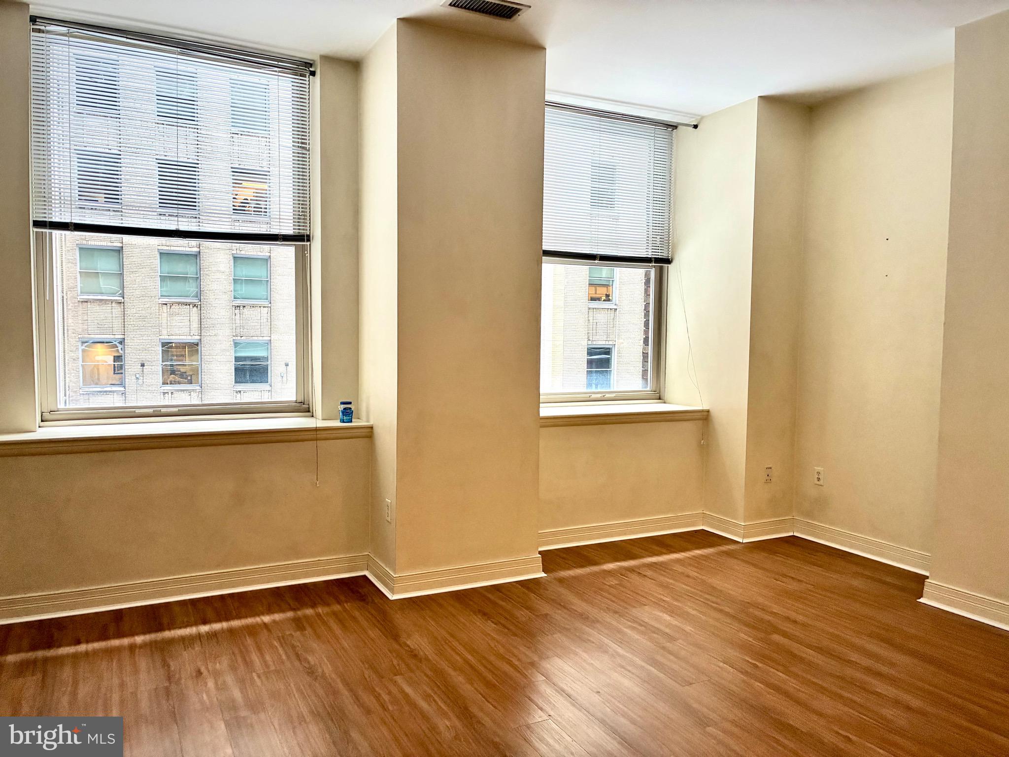 LOGAN SQUARE - Residential