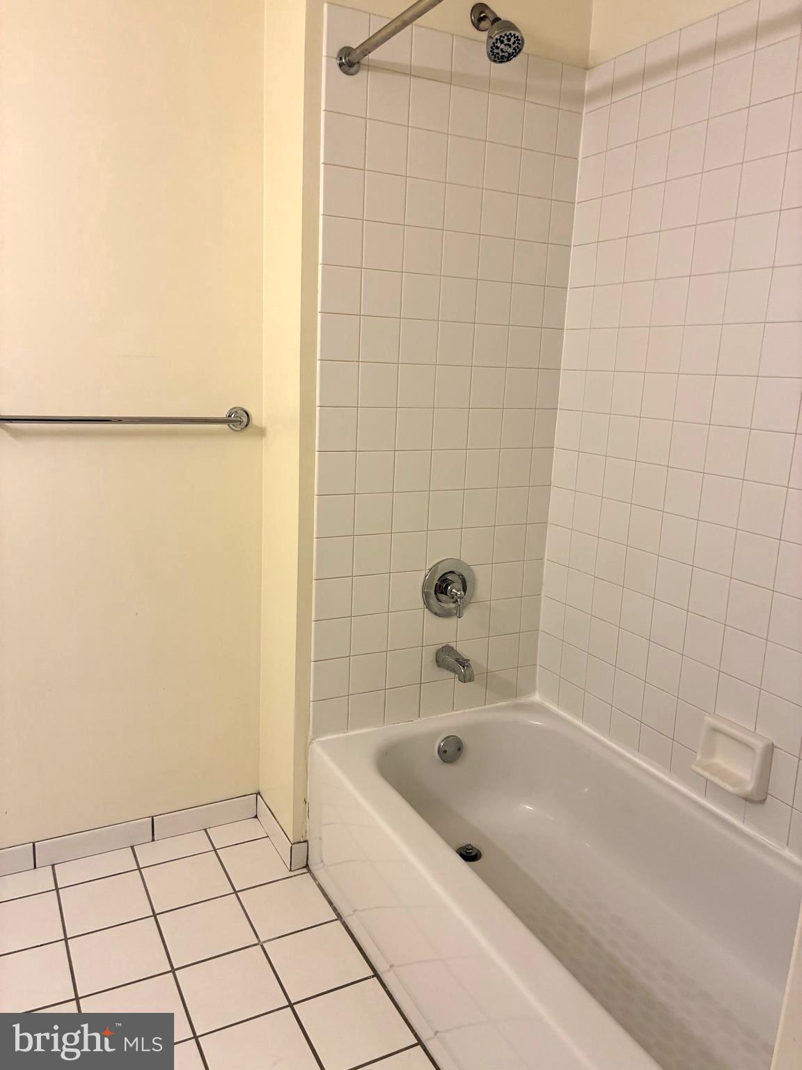 LOGAN SQUARE - Residential