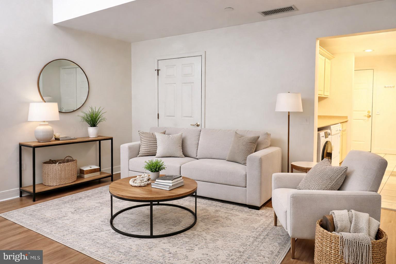 LOGAN SQUARE - Residential