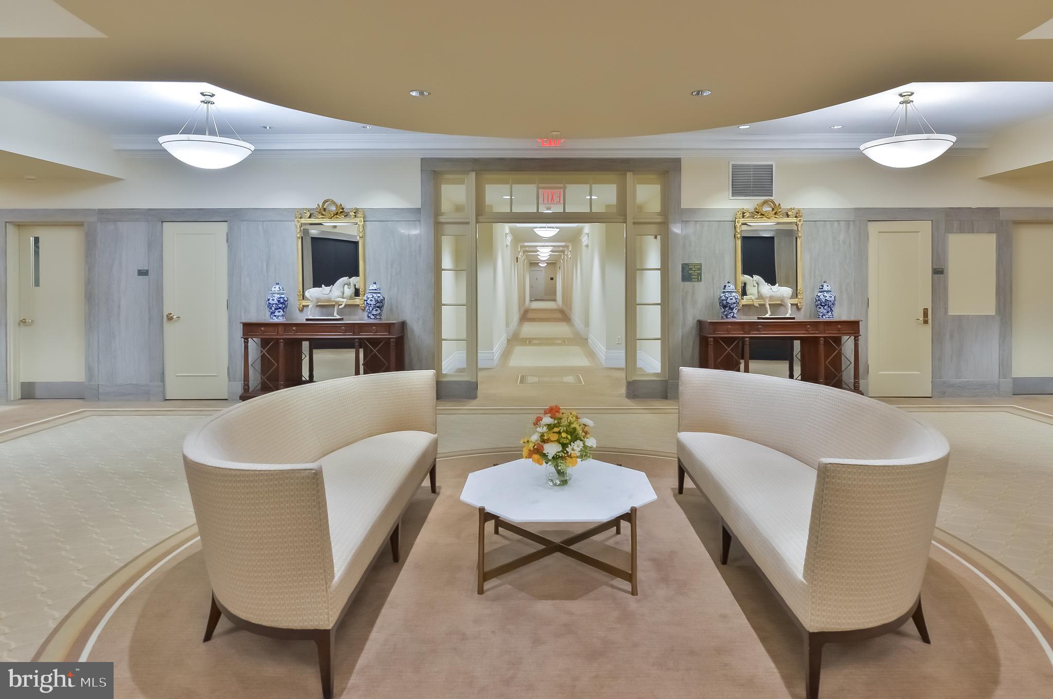 LOGAN SQUARE - Residential