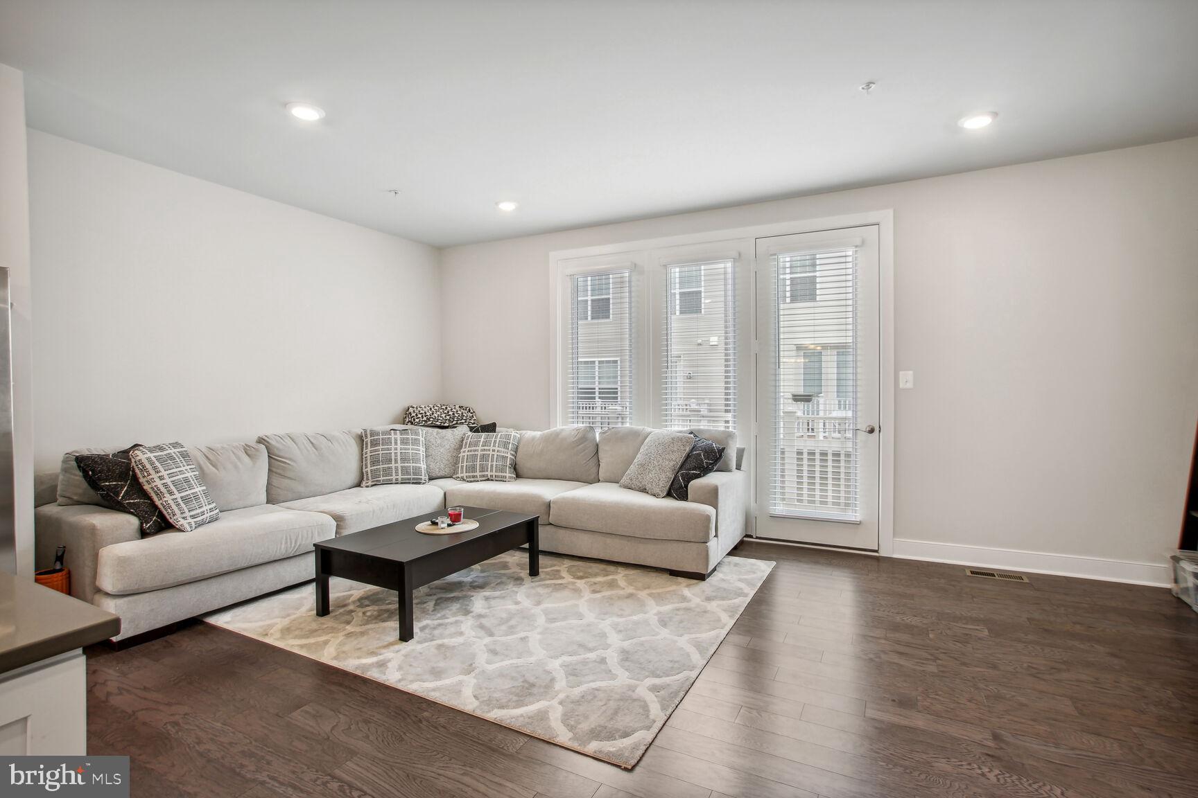 GLENMONT METROCENTRE - Residential Lease