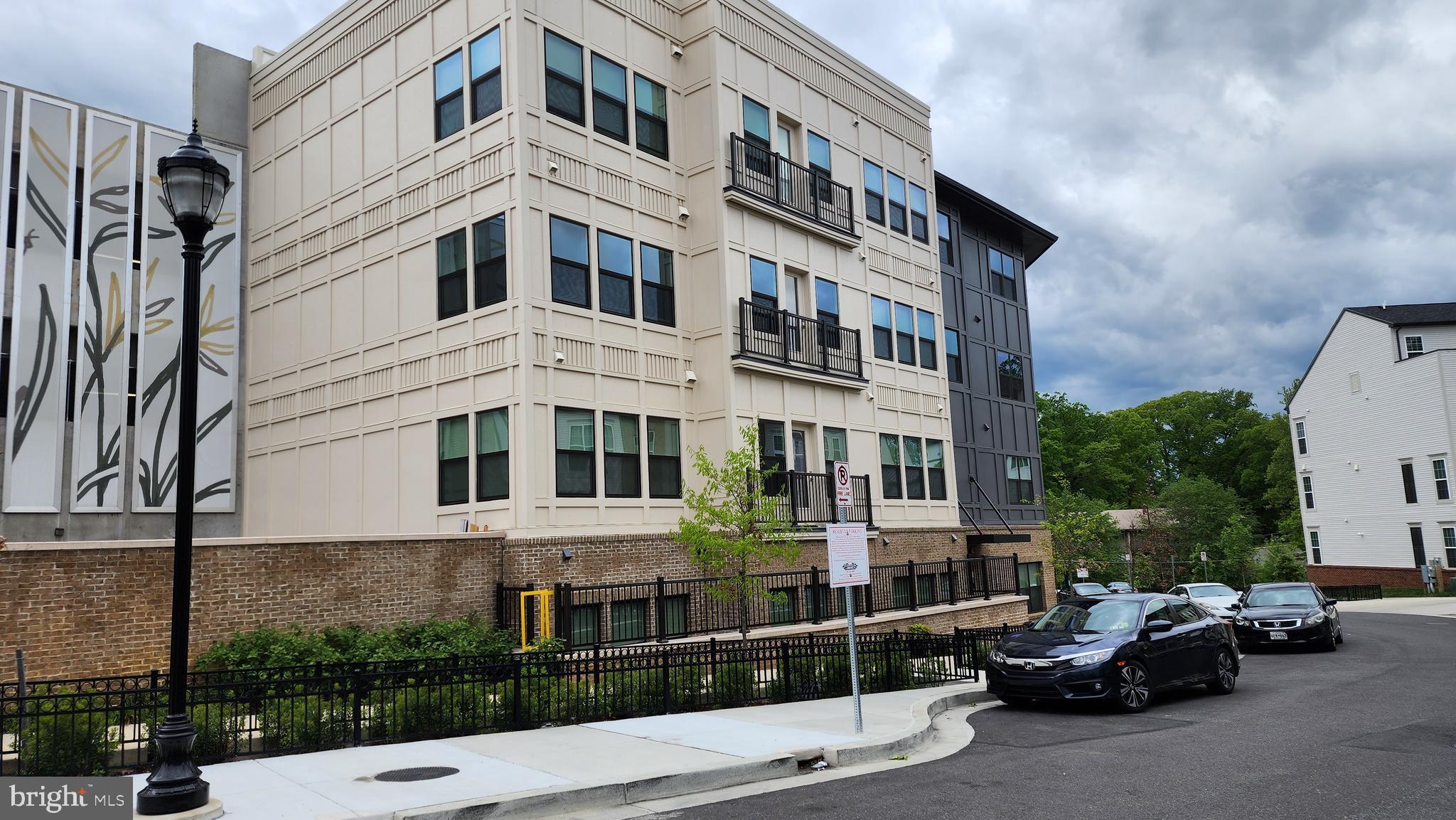 GLENMONT METROCENTRE - Residential Lease