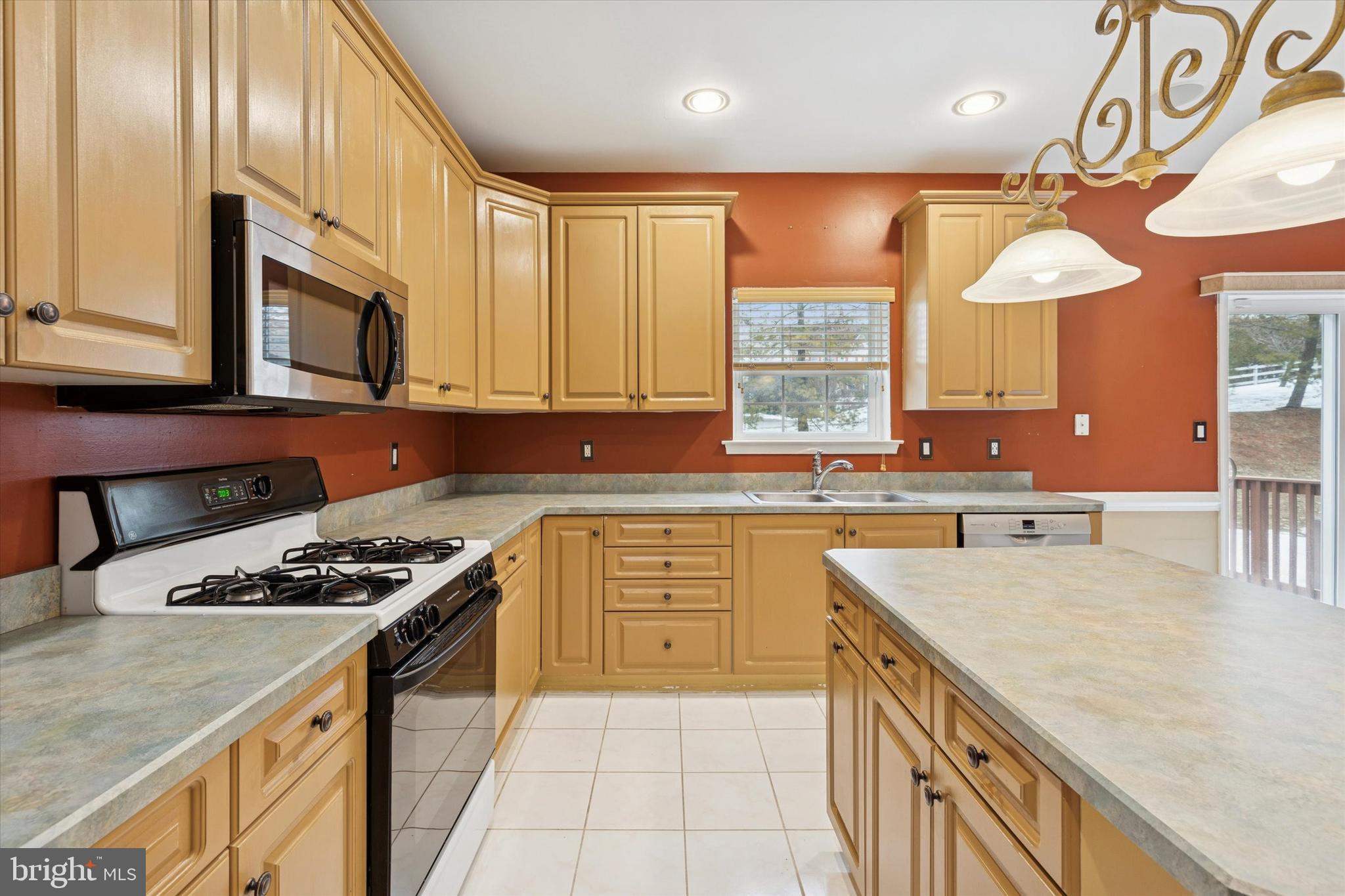 OAKWOOD AT PLYMOUT - Residential